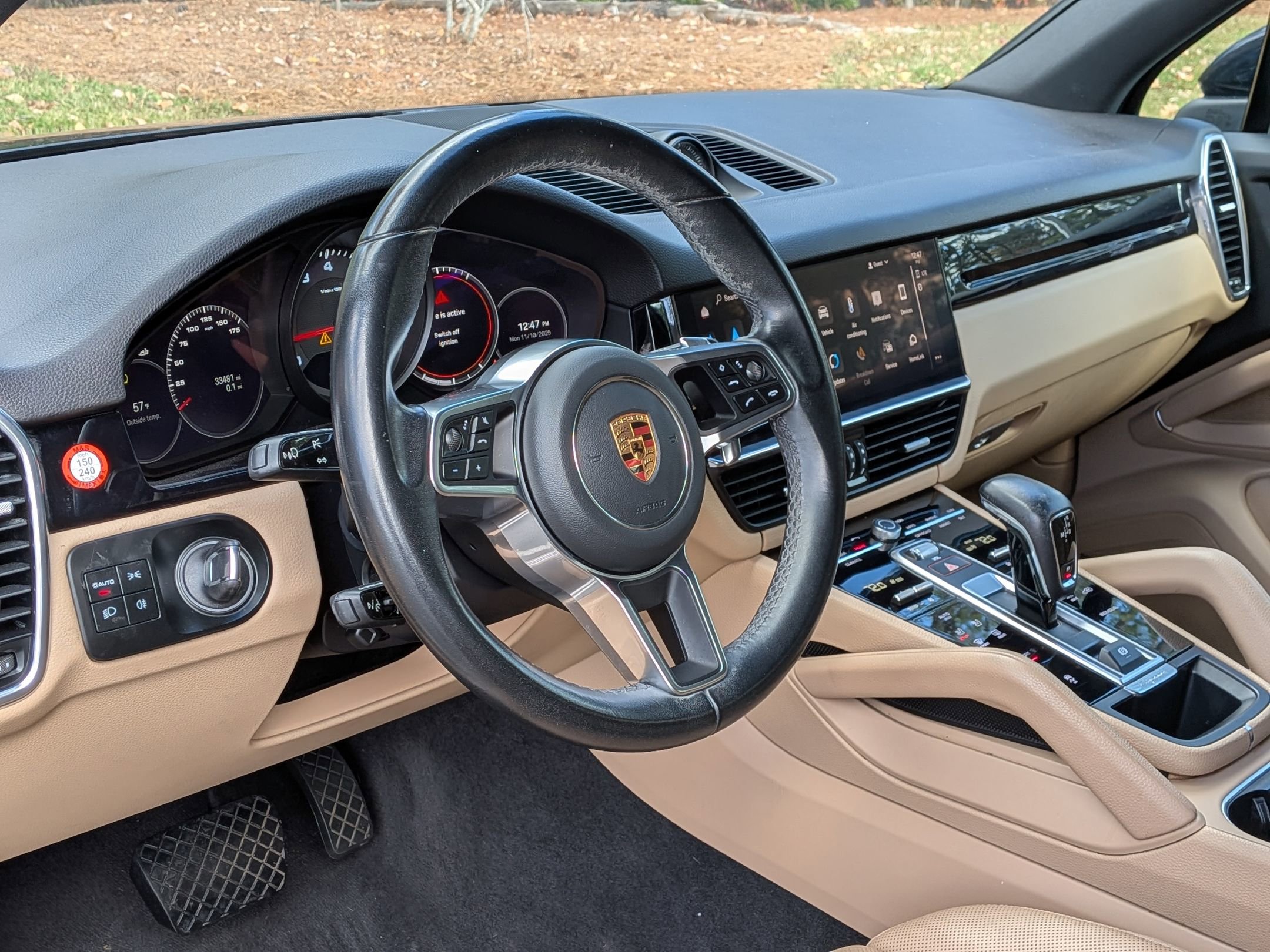 2023 Porsche Cayenne Platinum Edition photo 3