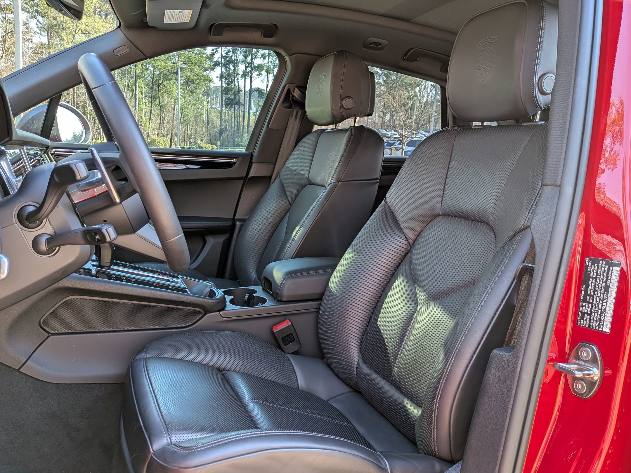 2025 Porsche Macan T photo 4