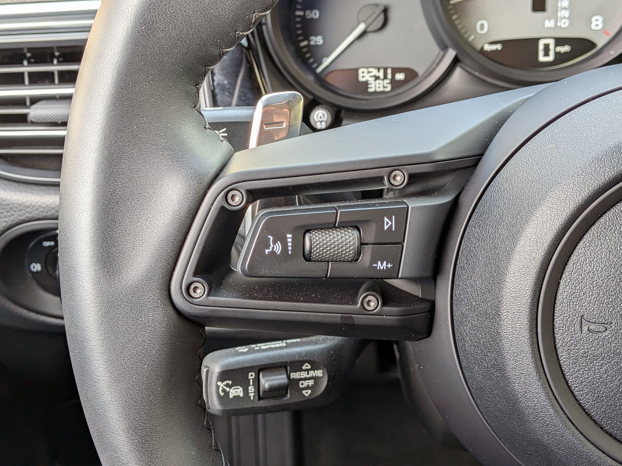 2025 Porsche Macan S photo 3