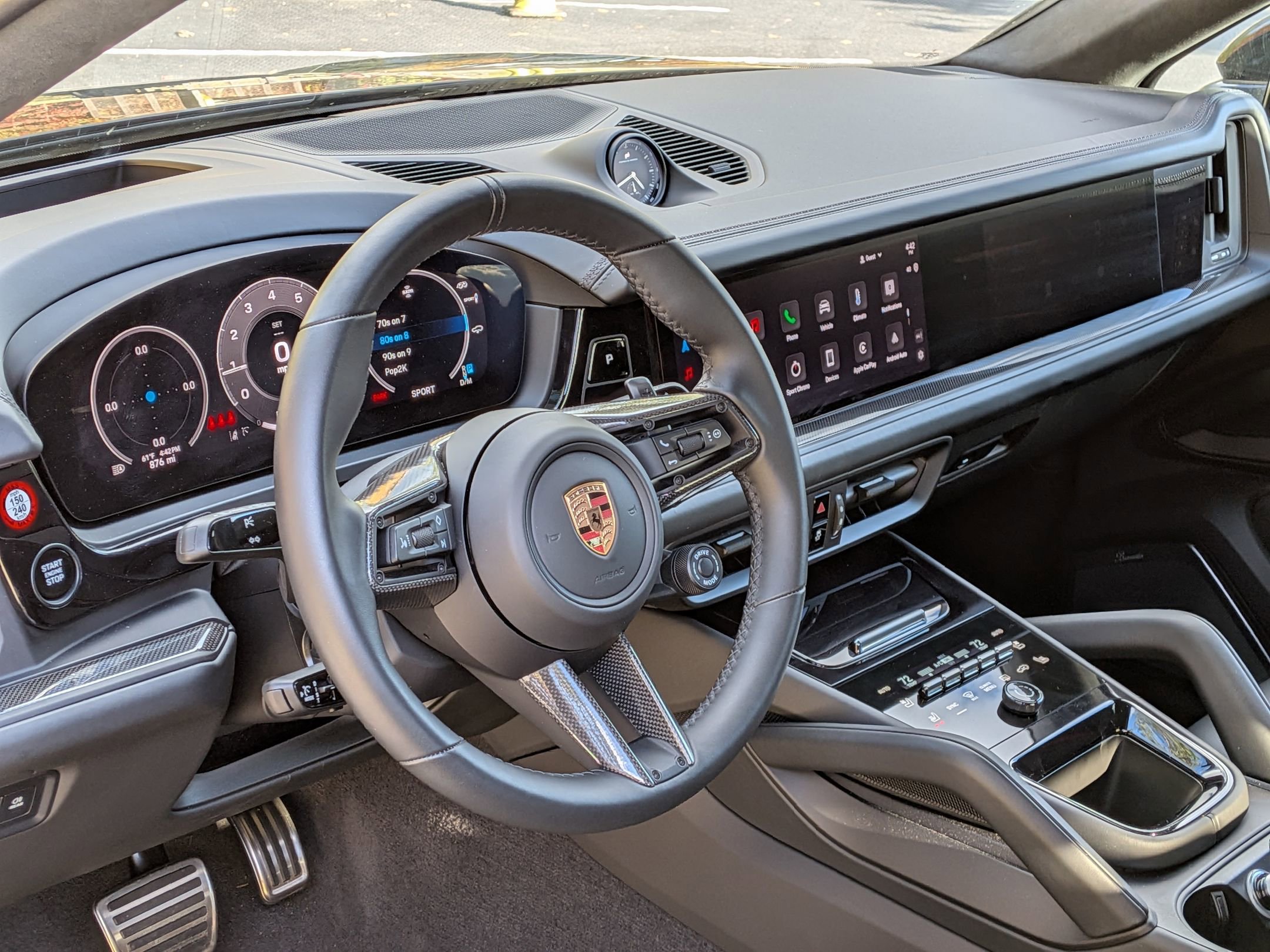 2025 Porsche Cayenne GTS Coupe photo 3