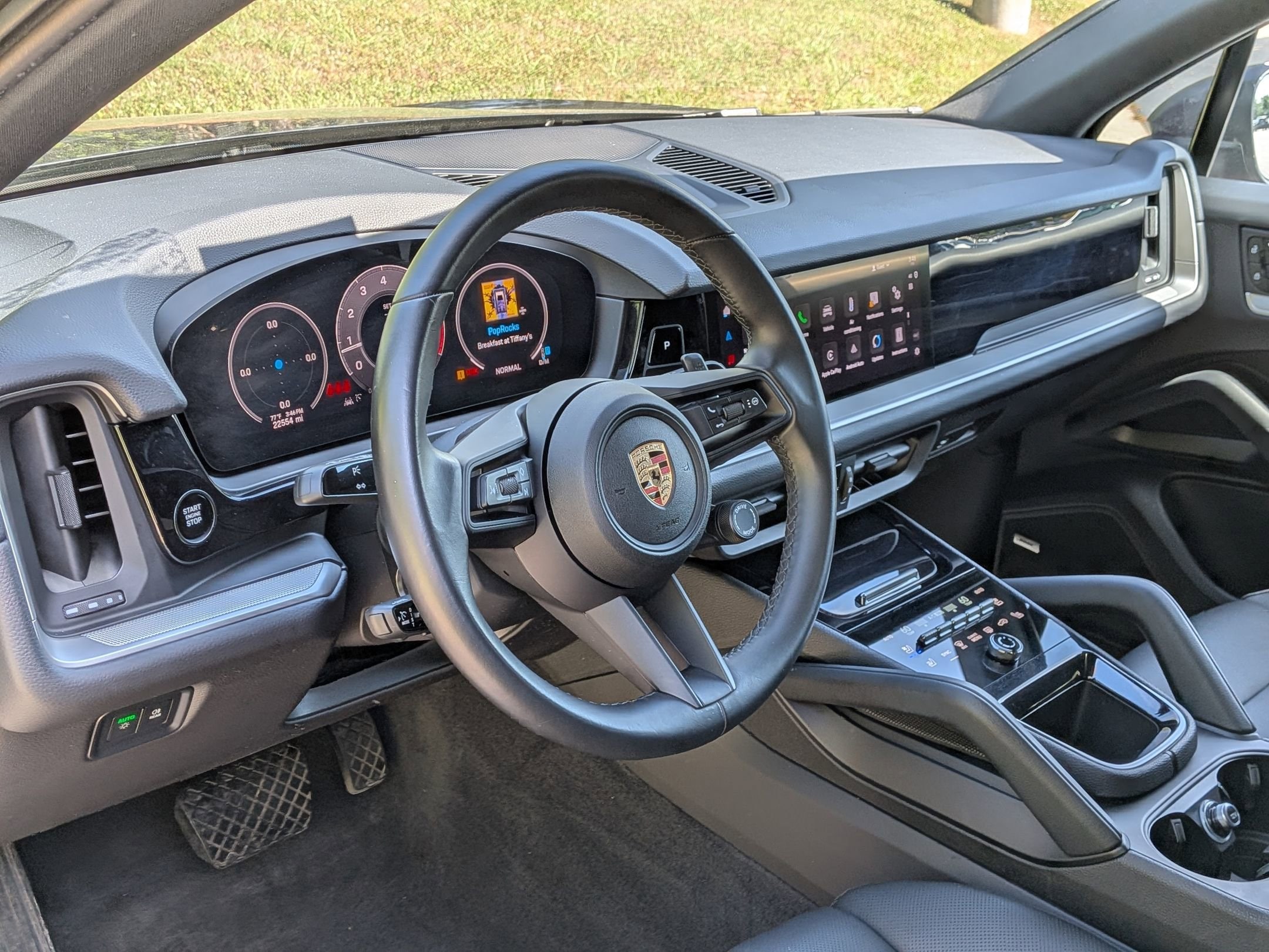 2024 Porsche Cayenne photo 2