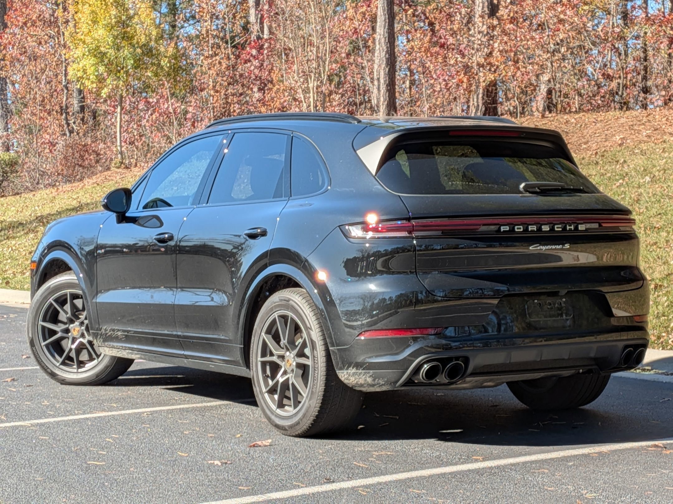 2024 Porsche Cayenne S photo 2