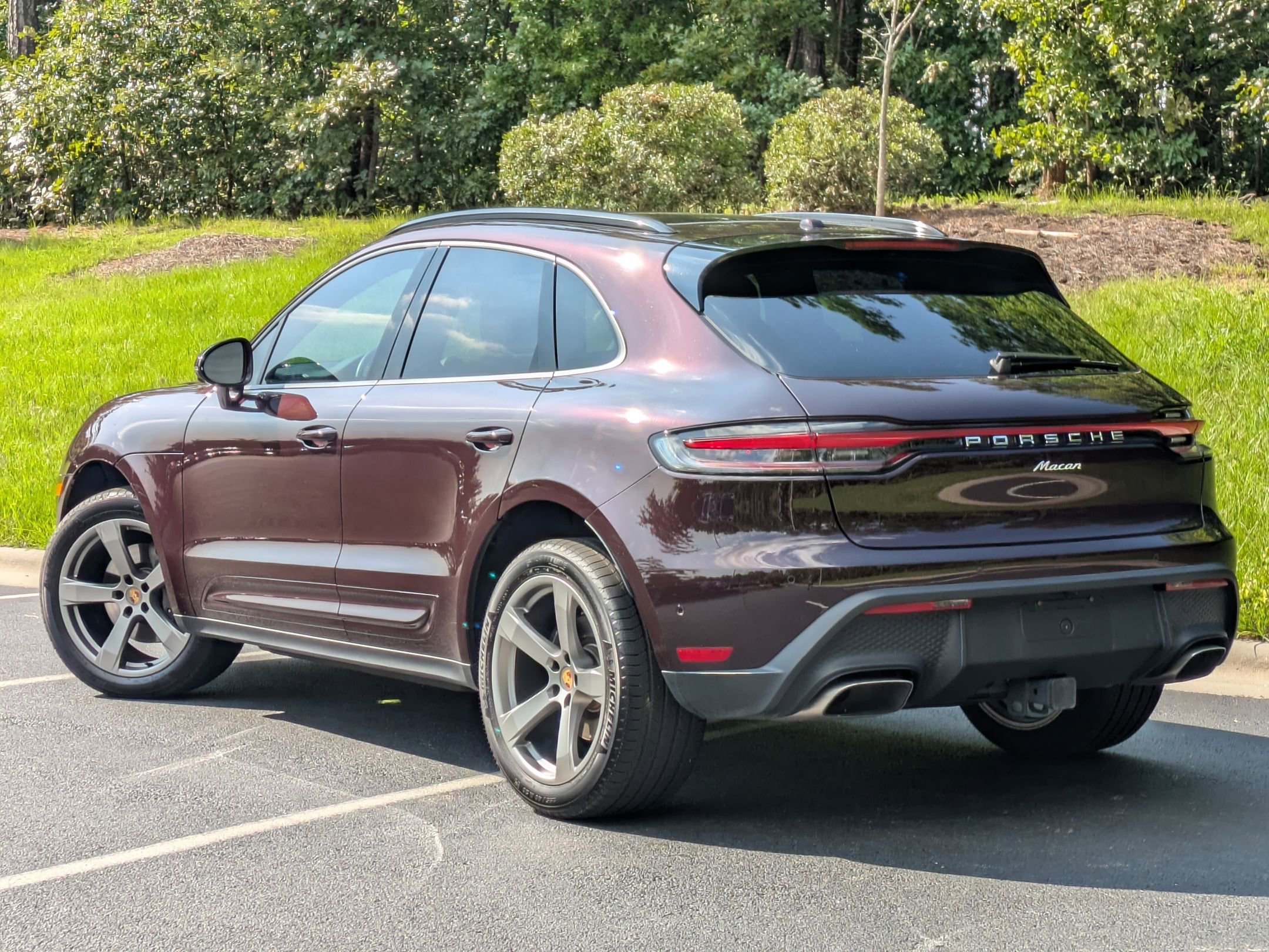2024 Porsche Macan photo 3