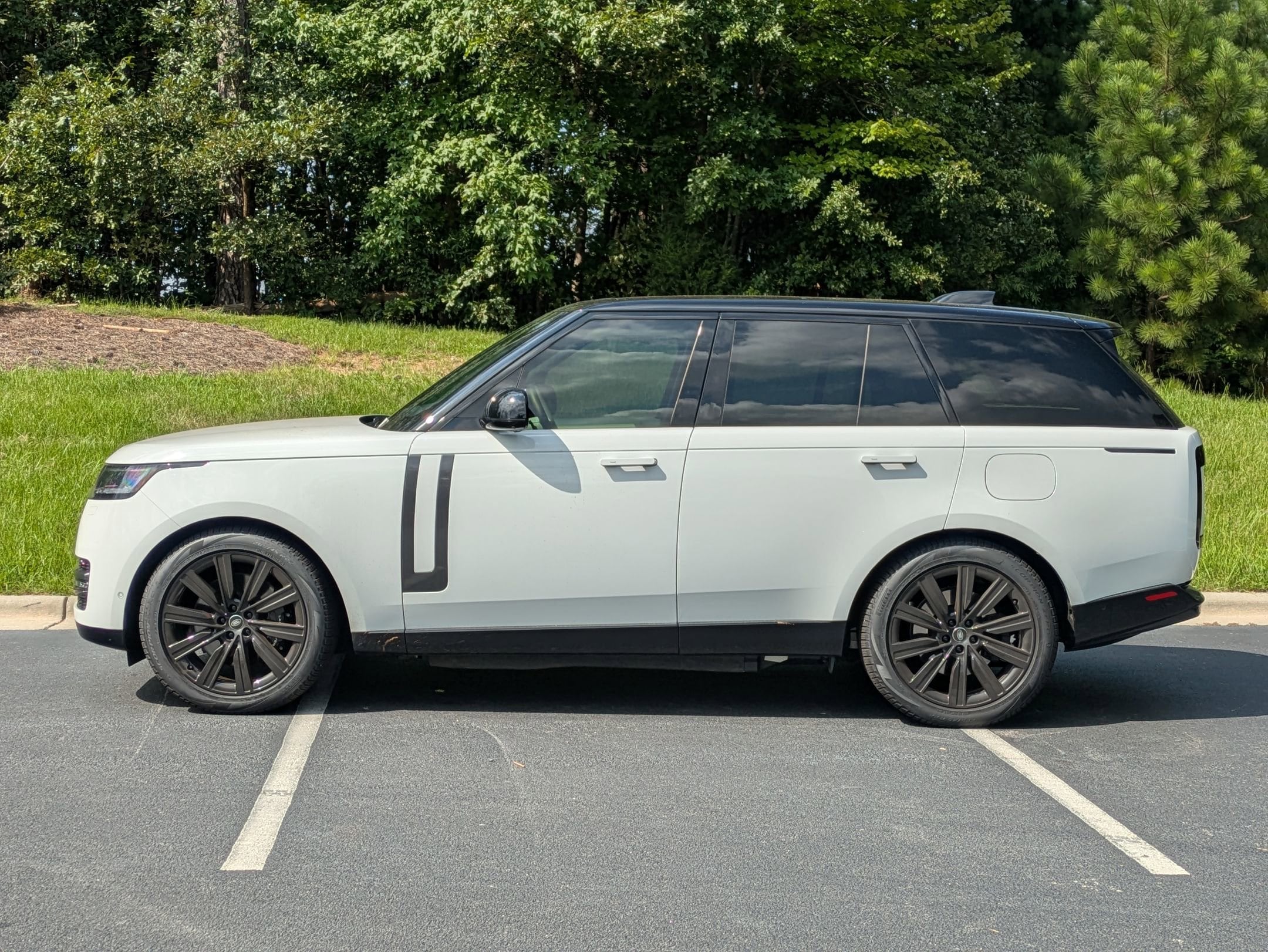 2025 Land Rover Range Rover SE