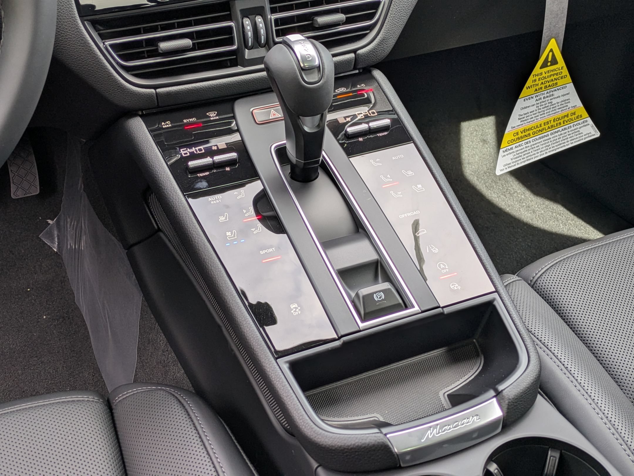 2026 Porsche Macan T - Photo 18