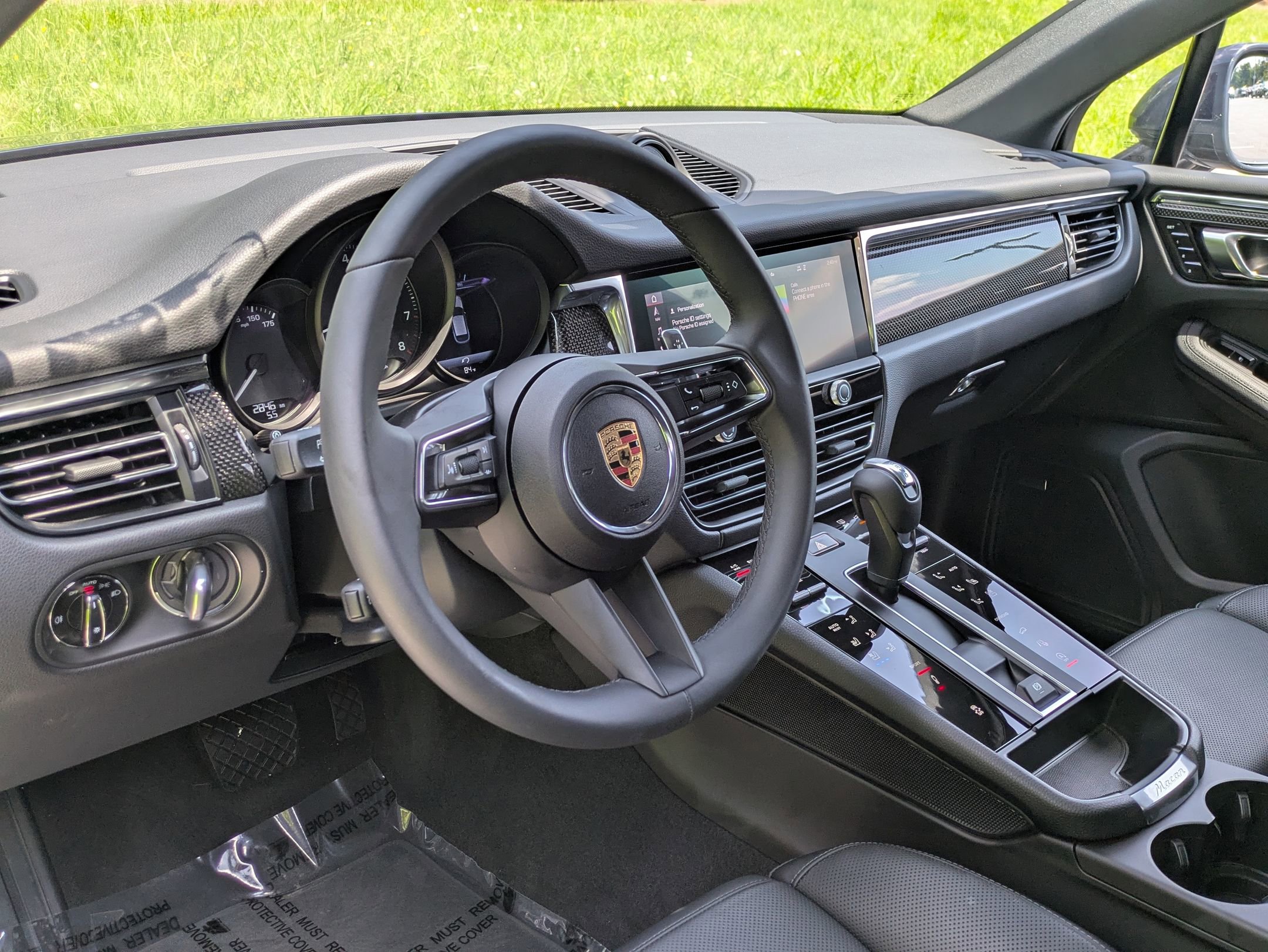 2025 Porsche Macan T photo 4