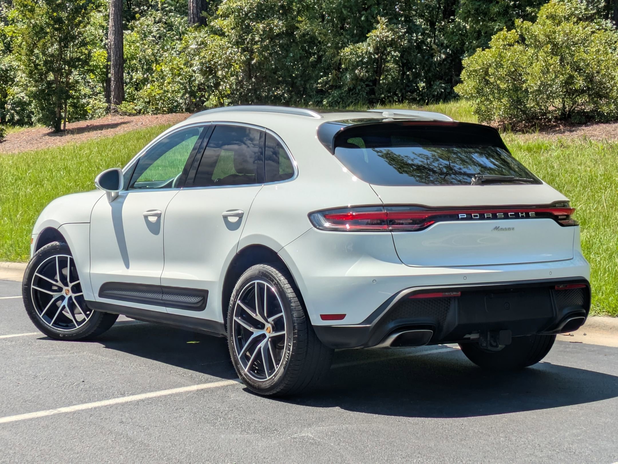 2024 Porsche Macan T photo 3