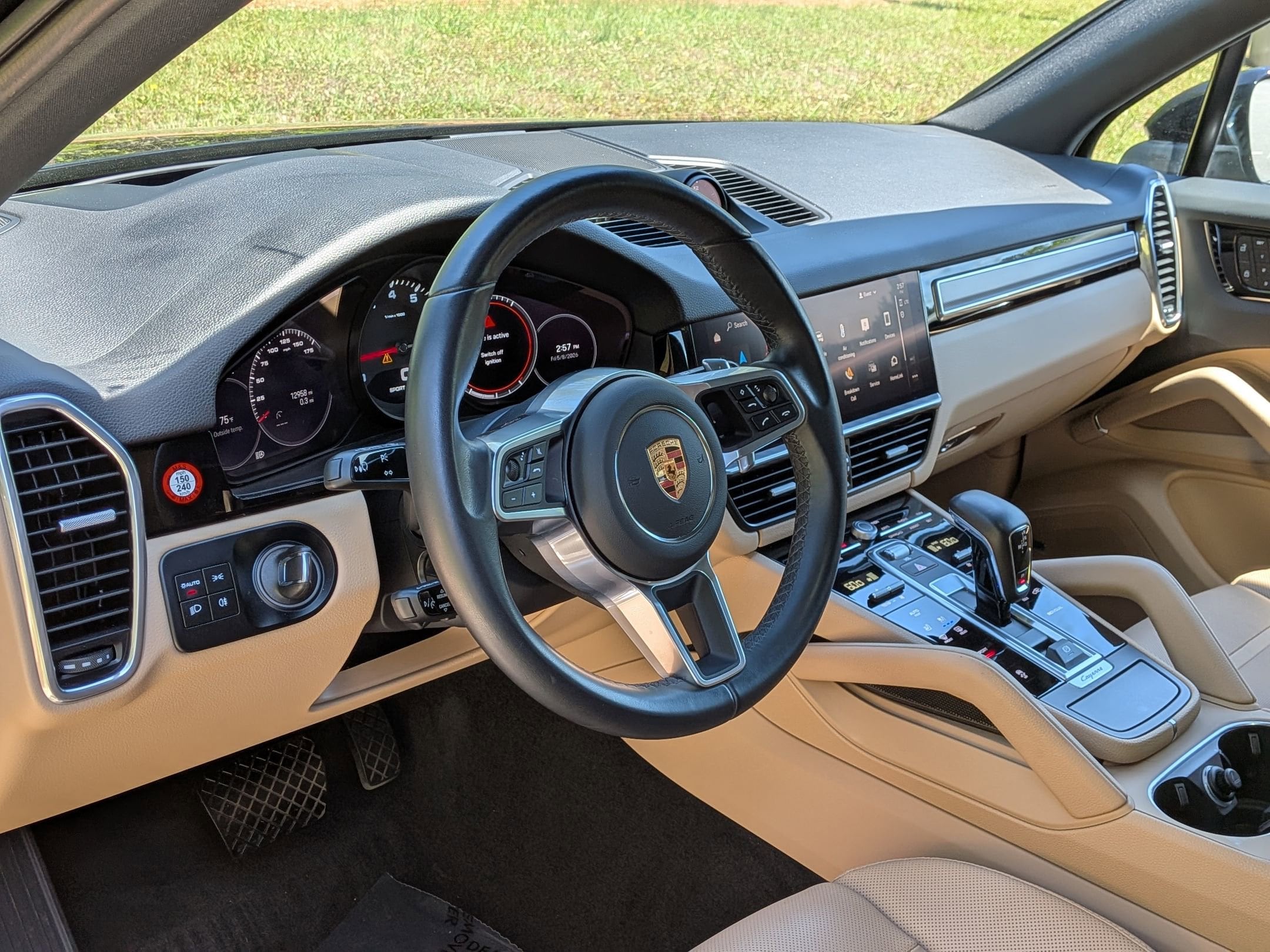 2022 Porsche Cayenne Platinum Edition photo 2