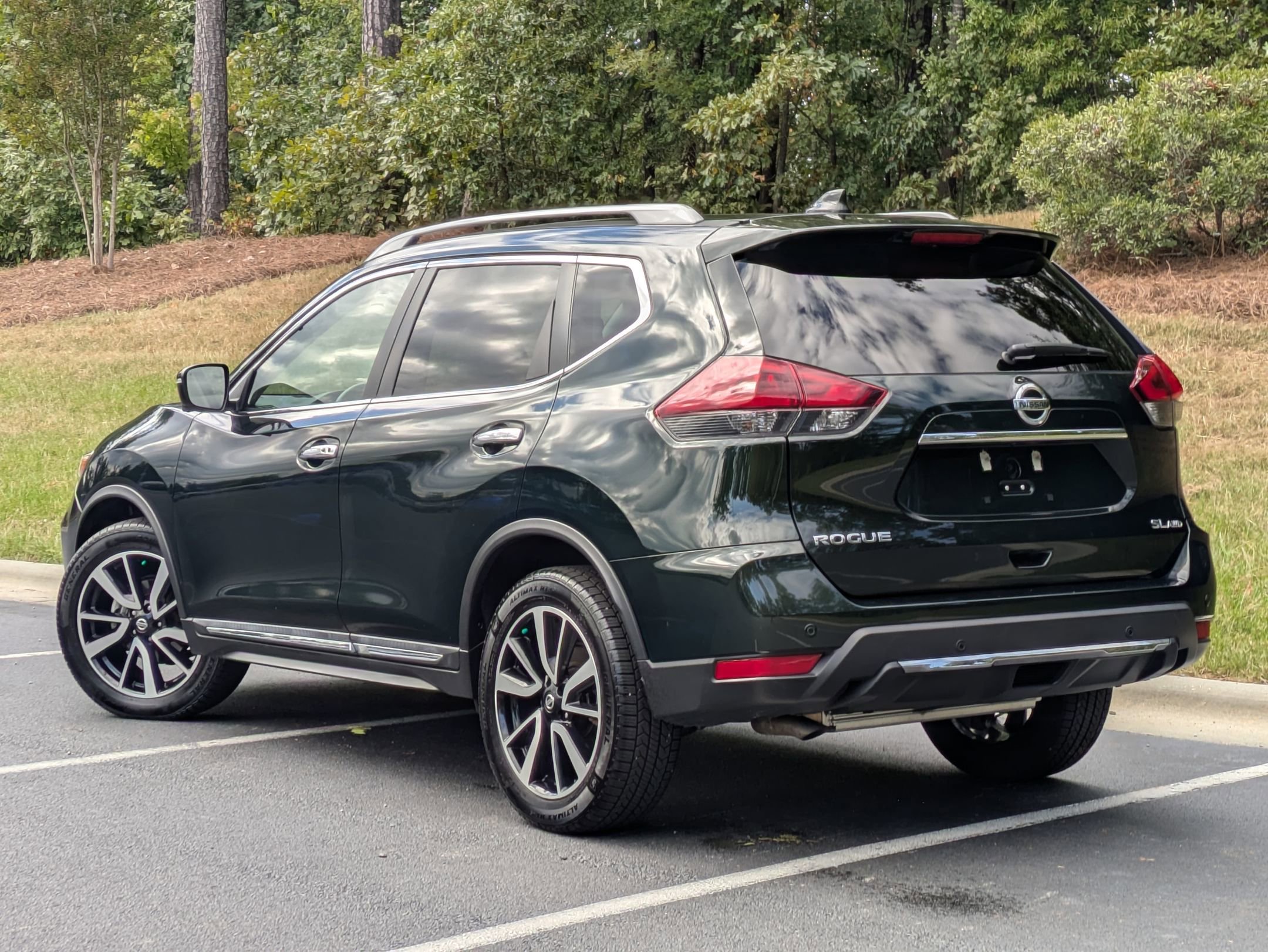 2020 Nissan Rogue SL photo 3