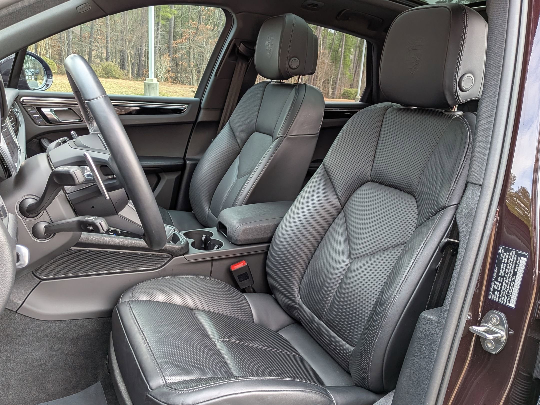 2025 Porsche Macan photo 4