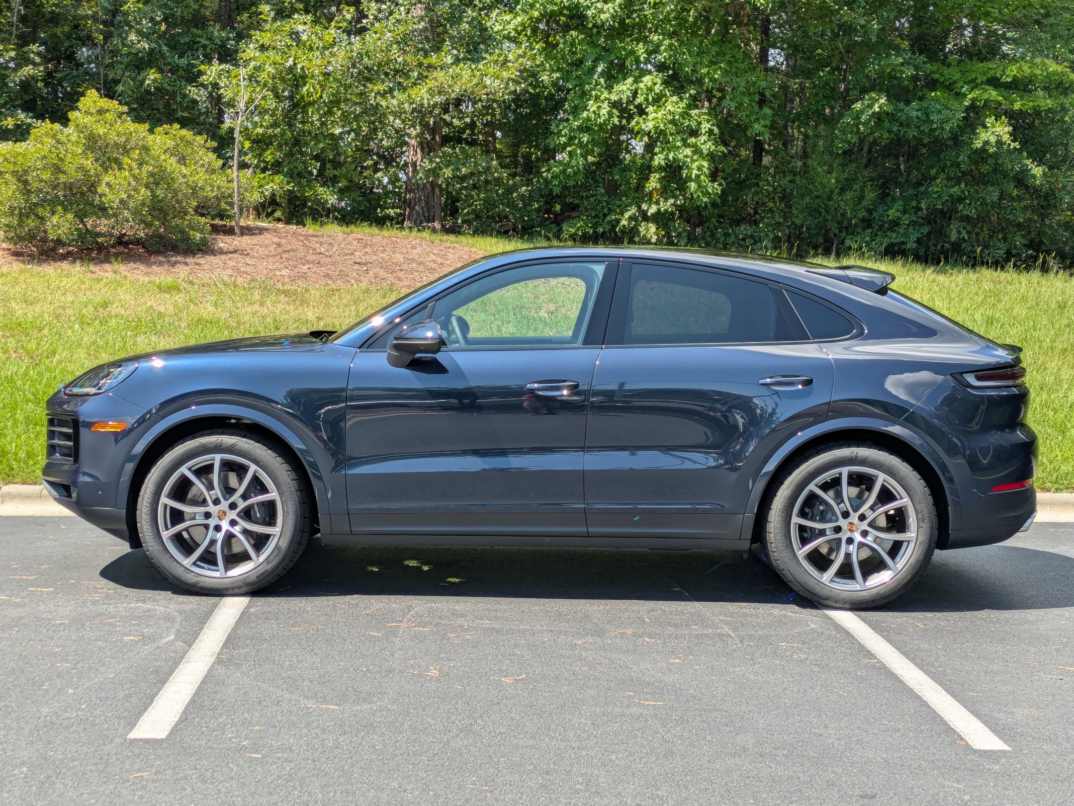 2025 Porsche Cayenne Coupe photo 2