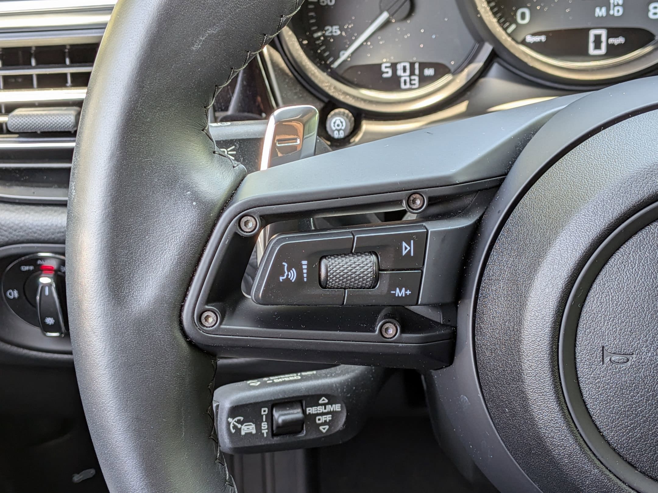 2025 Porsche Macan T photo 3