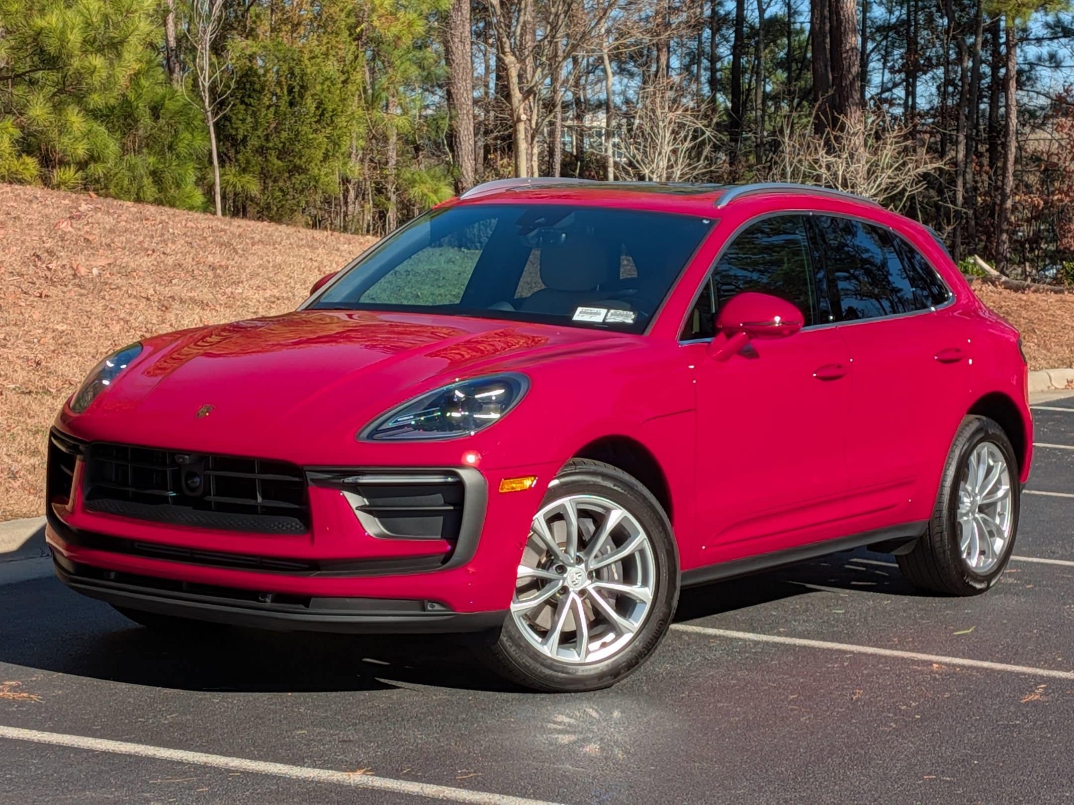 2025 Porsche Macan's photo
