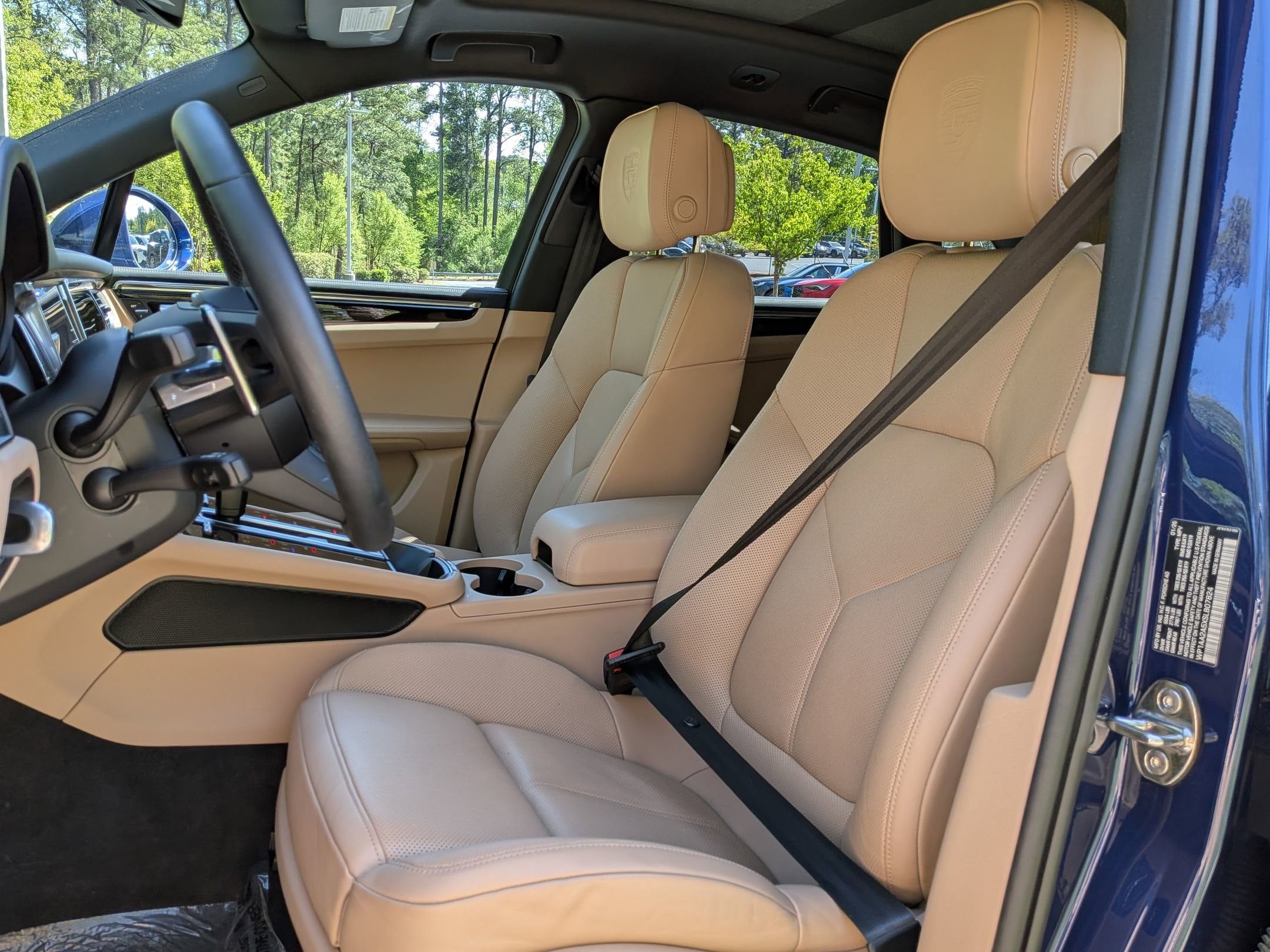 2025 Porsche Macan photo 4