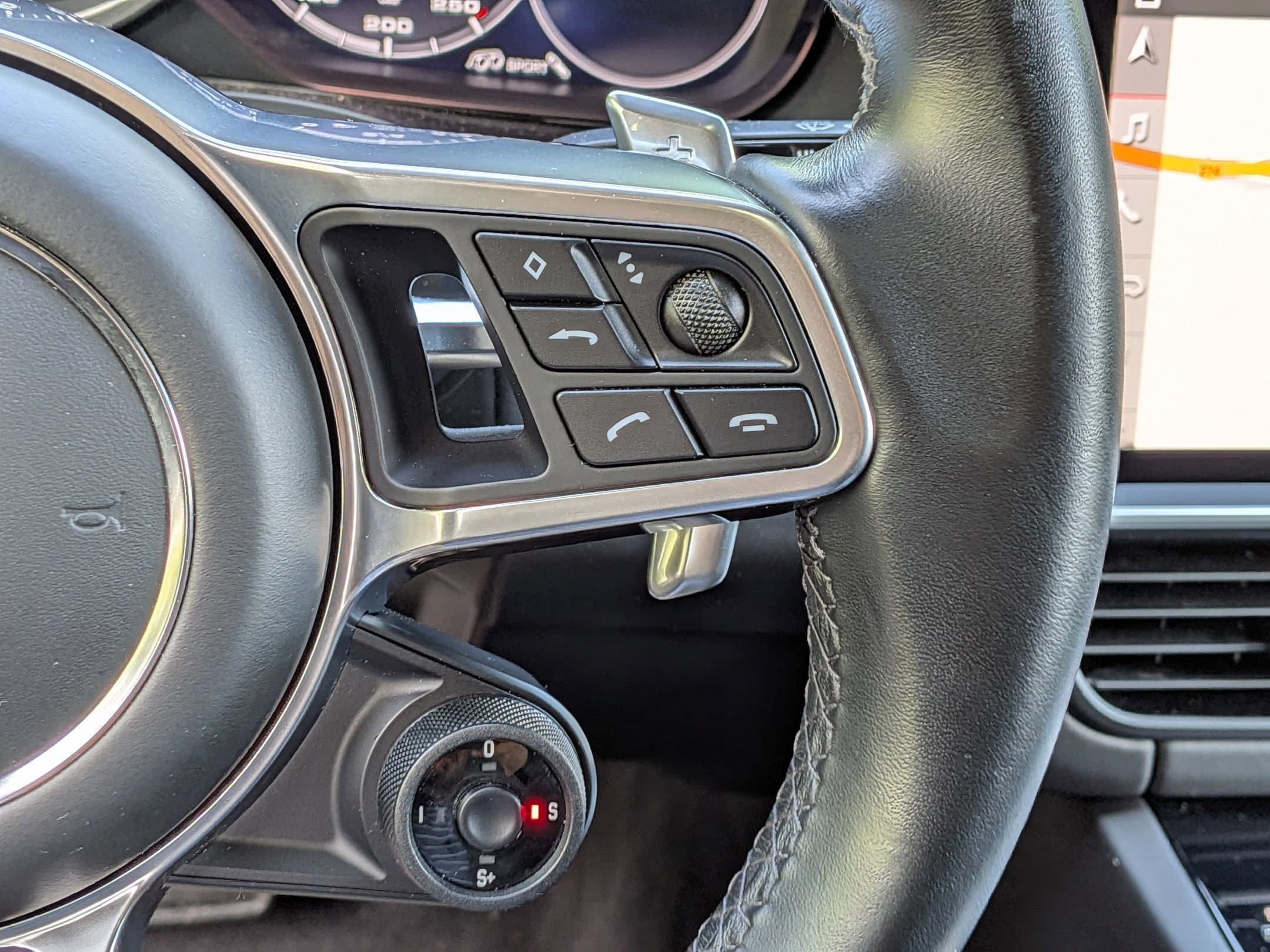2021 Porsche Cayenne GTS photo 3