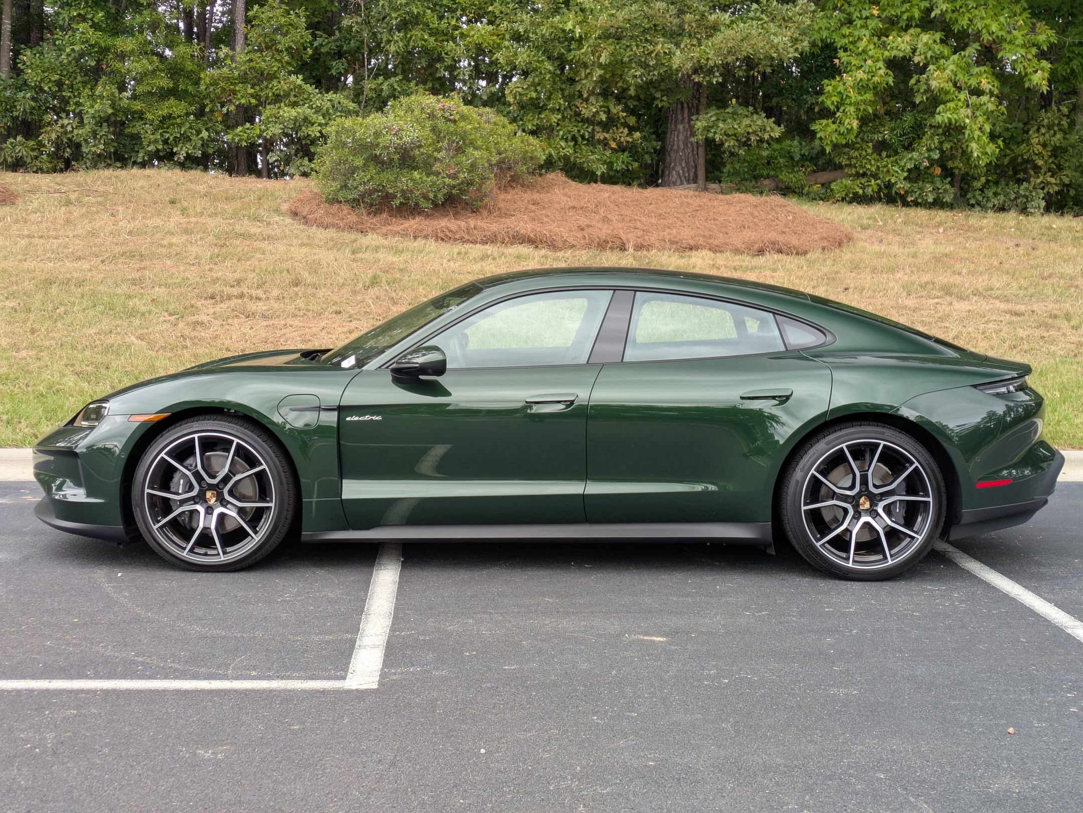 2025 Porsche Taycan photo 2