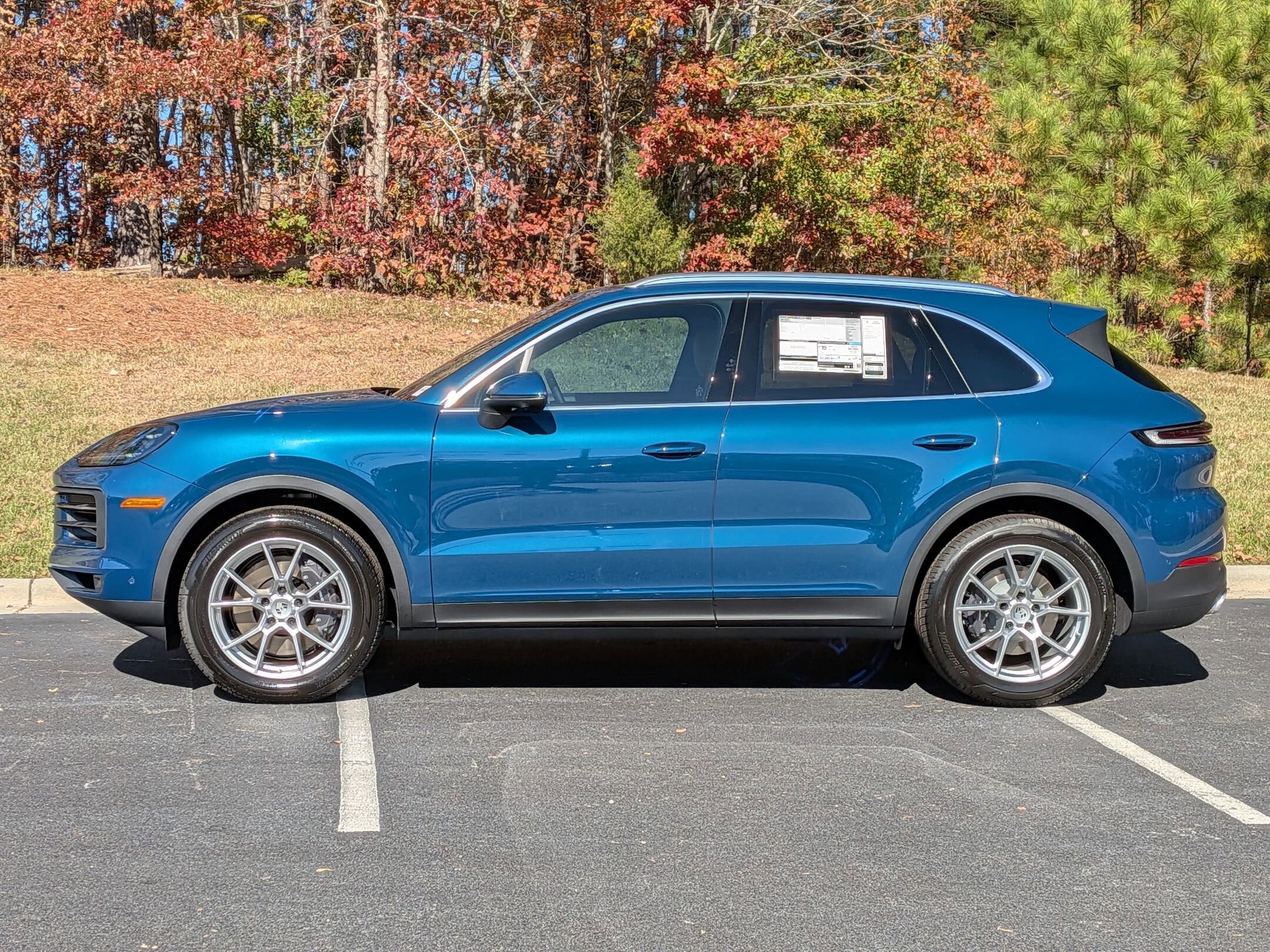 2026 Porsche Cayenne photo 2