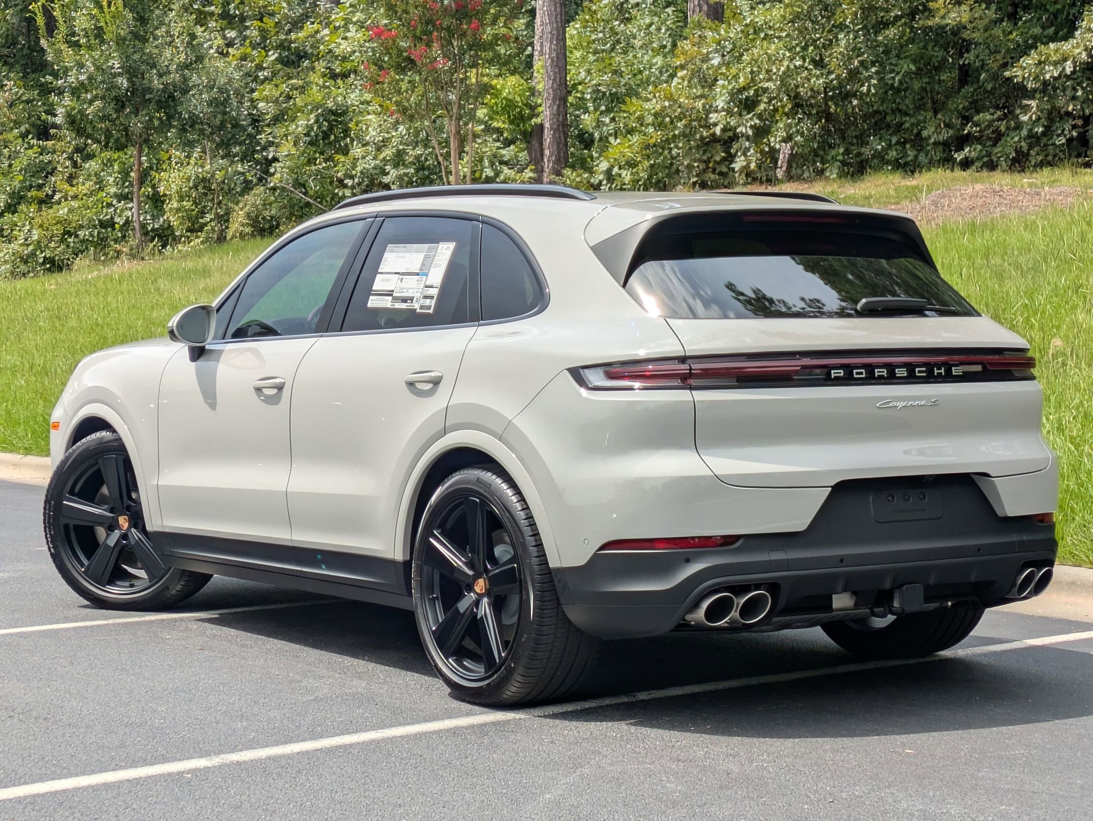 2025 Porsche Cayenne S photo 3