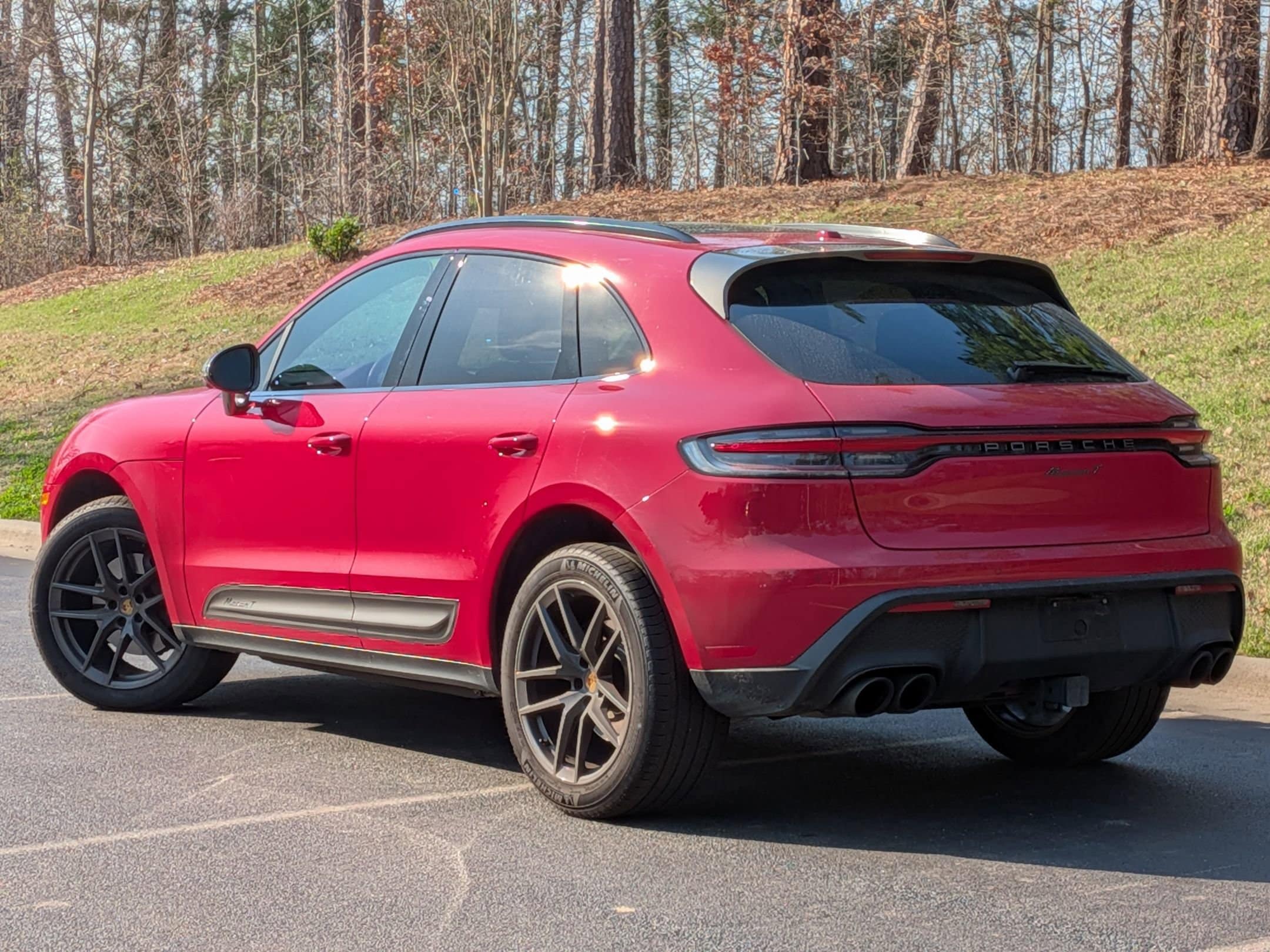 2025 Porsche Macan T photo 2
