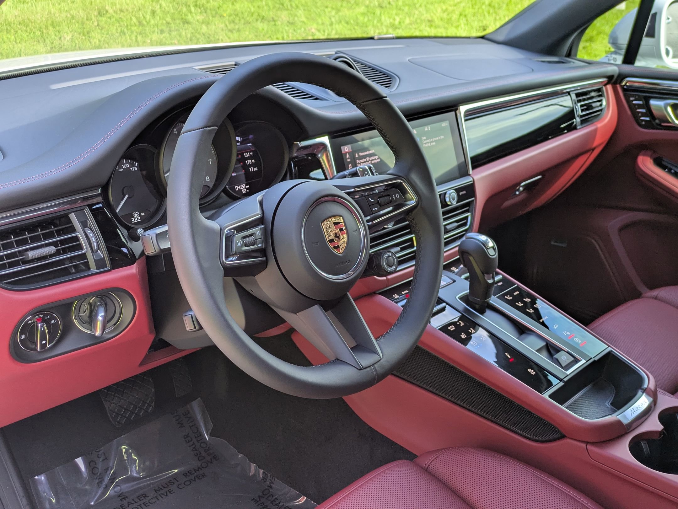 2025 Porsche Macan S photo 3