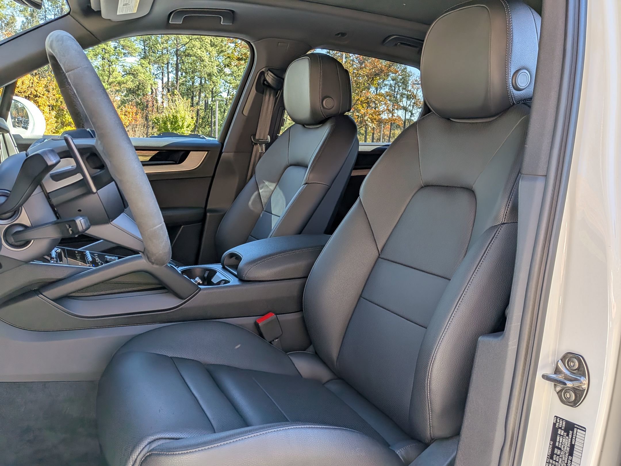 2025 Porsche Cayenne photo 4