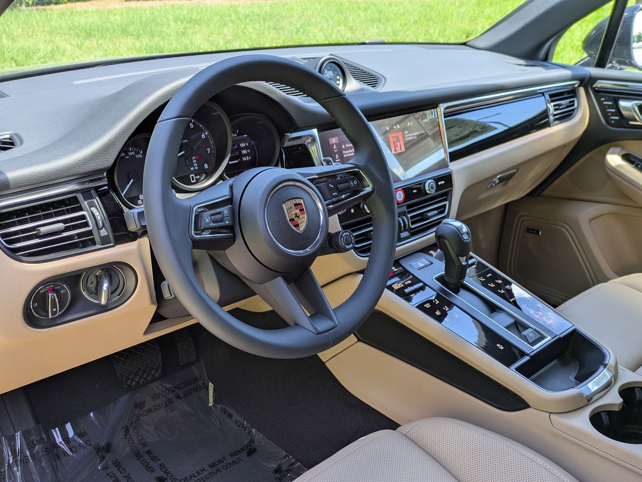 2025 Porsche Macan T photo 4