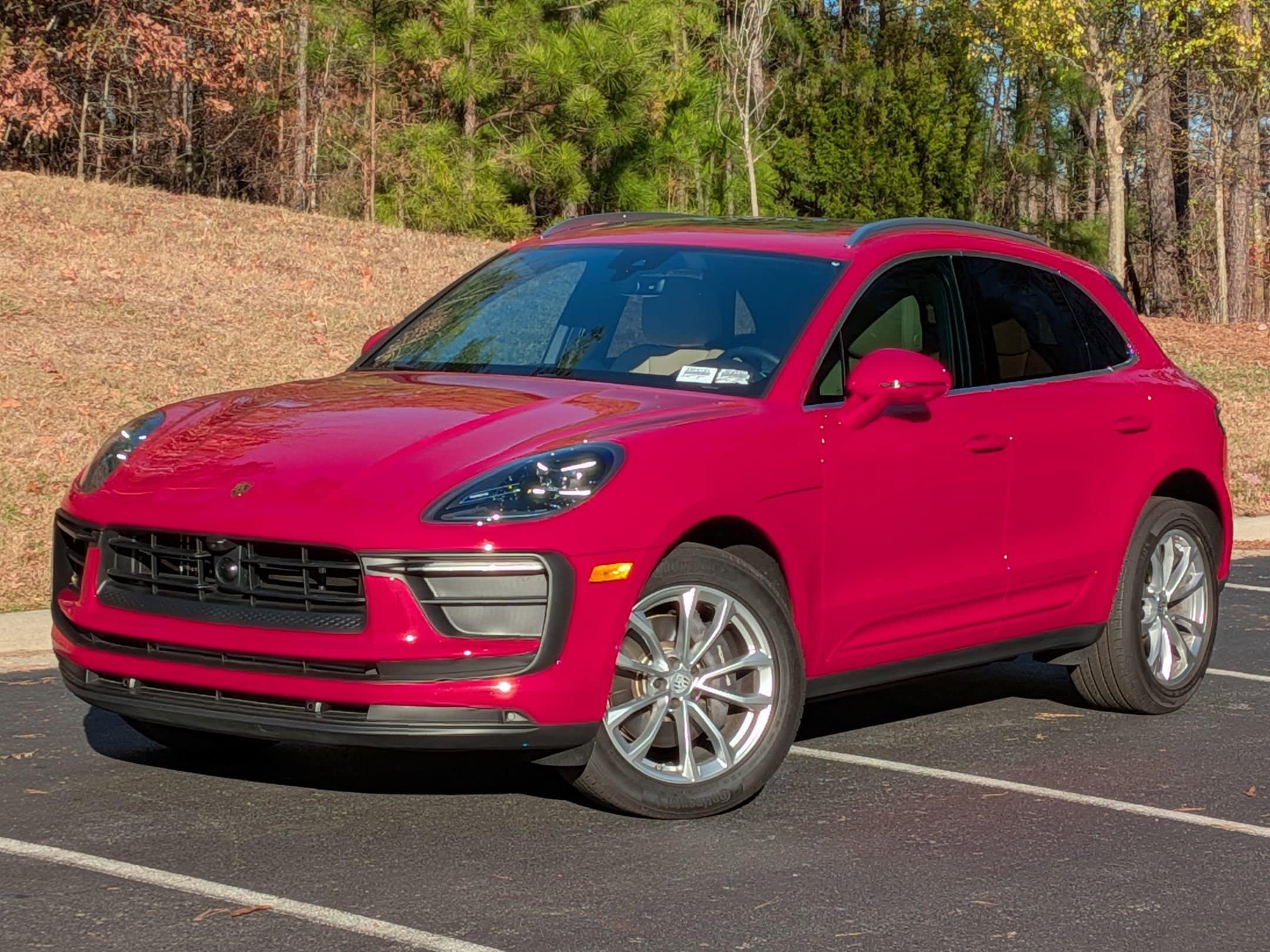 2025 Porsche Macan's photo