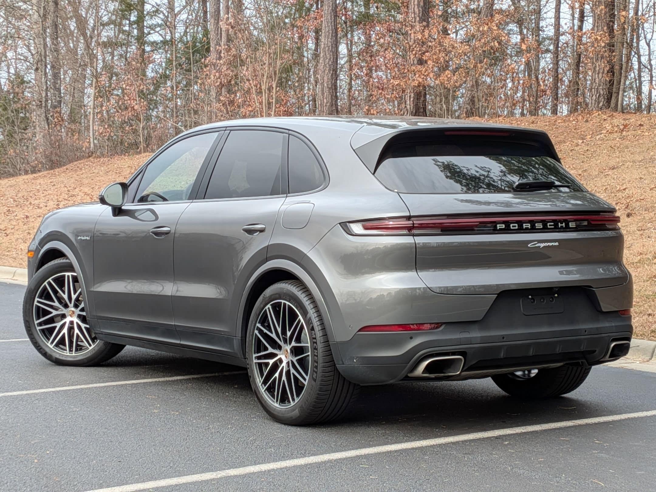 2025 Porsche Cayenne E-Hybrid photo 2