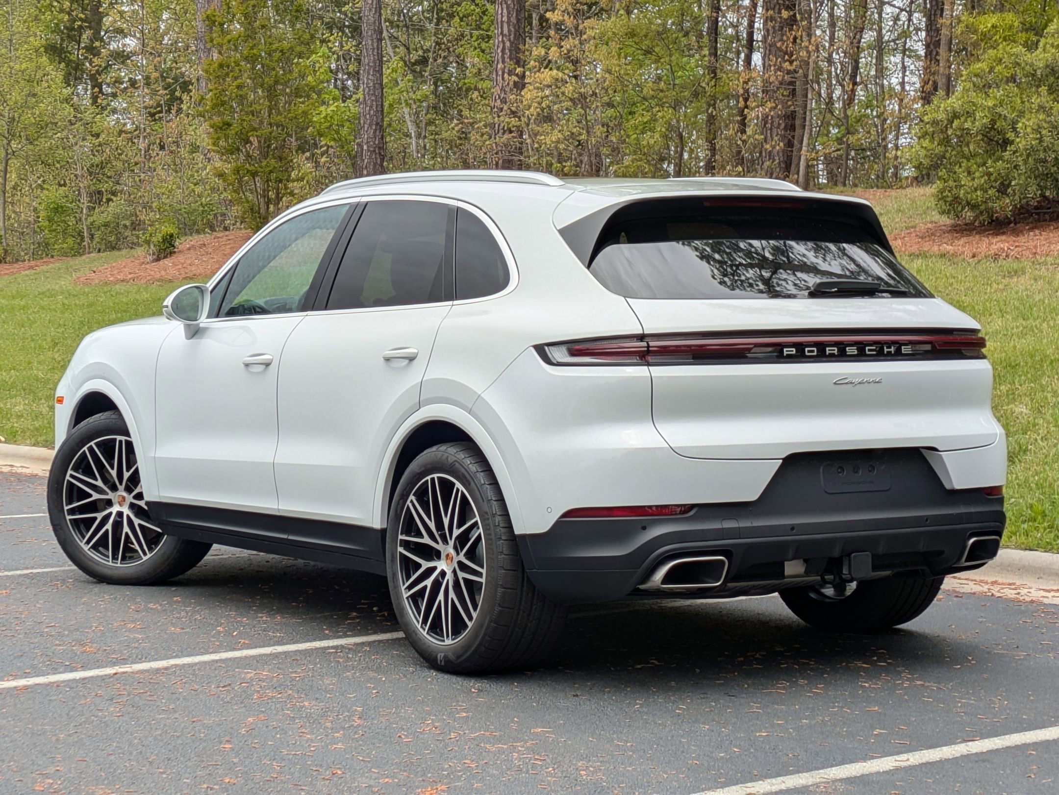 2025 Porsche Cayenne photo 3