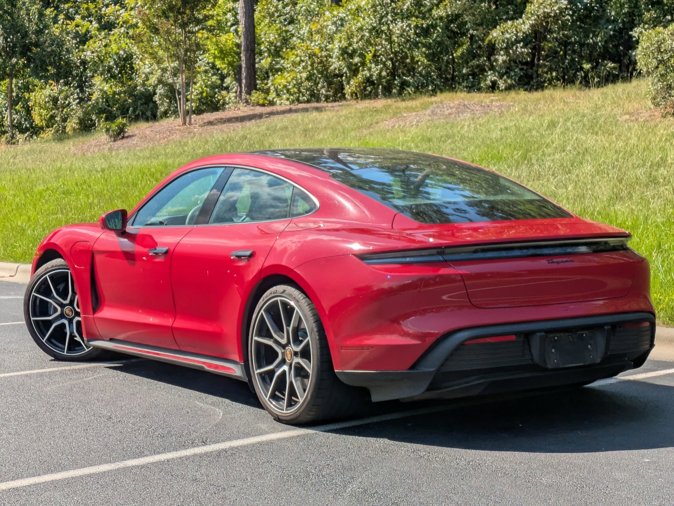 2023 Porsche Taycan photo 3