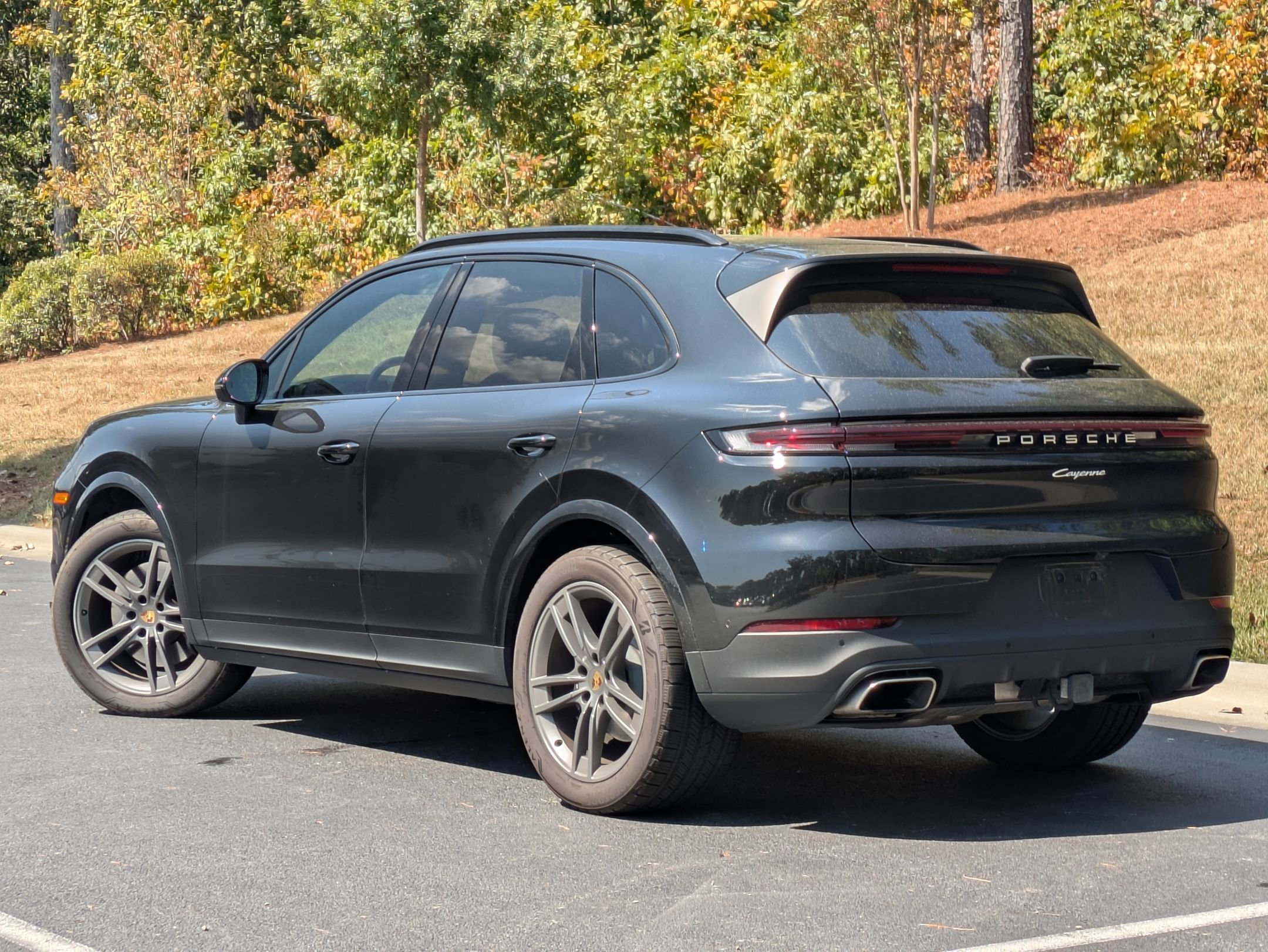 2024 Porsche Cayenne photo 3