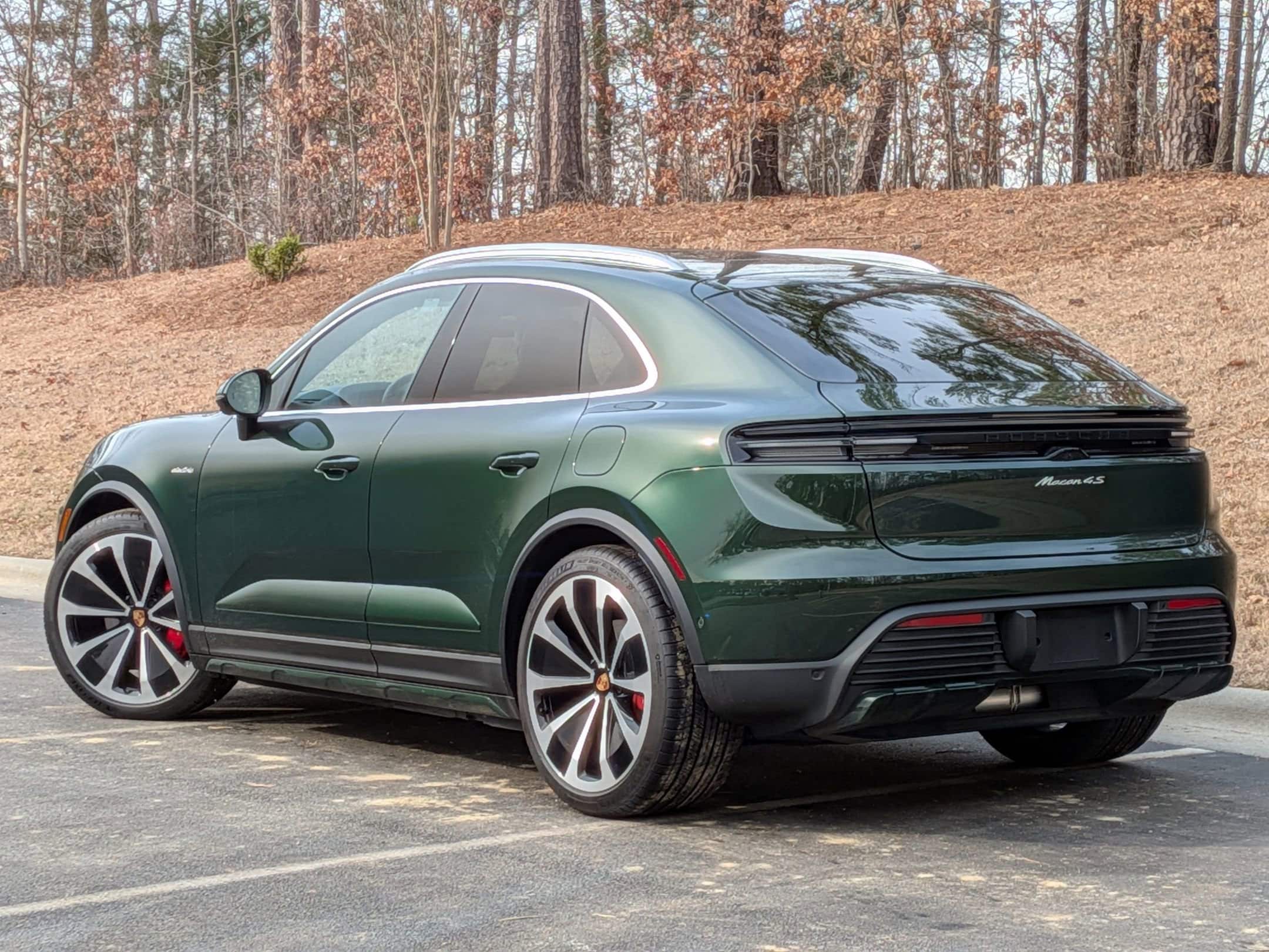 2025 Porsche Macan Electric 4S photo 2