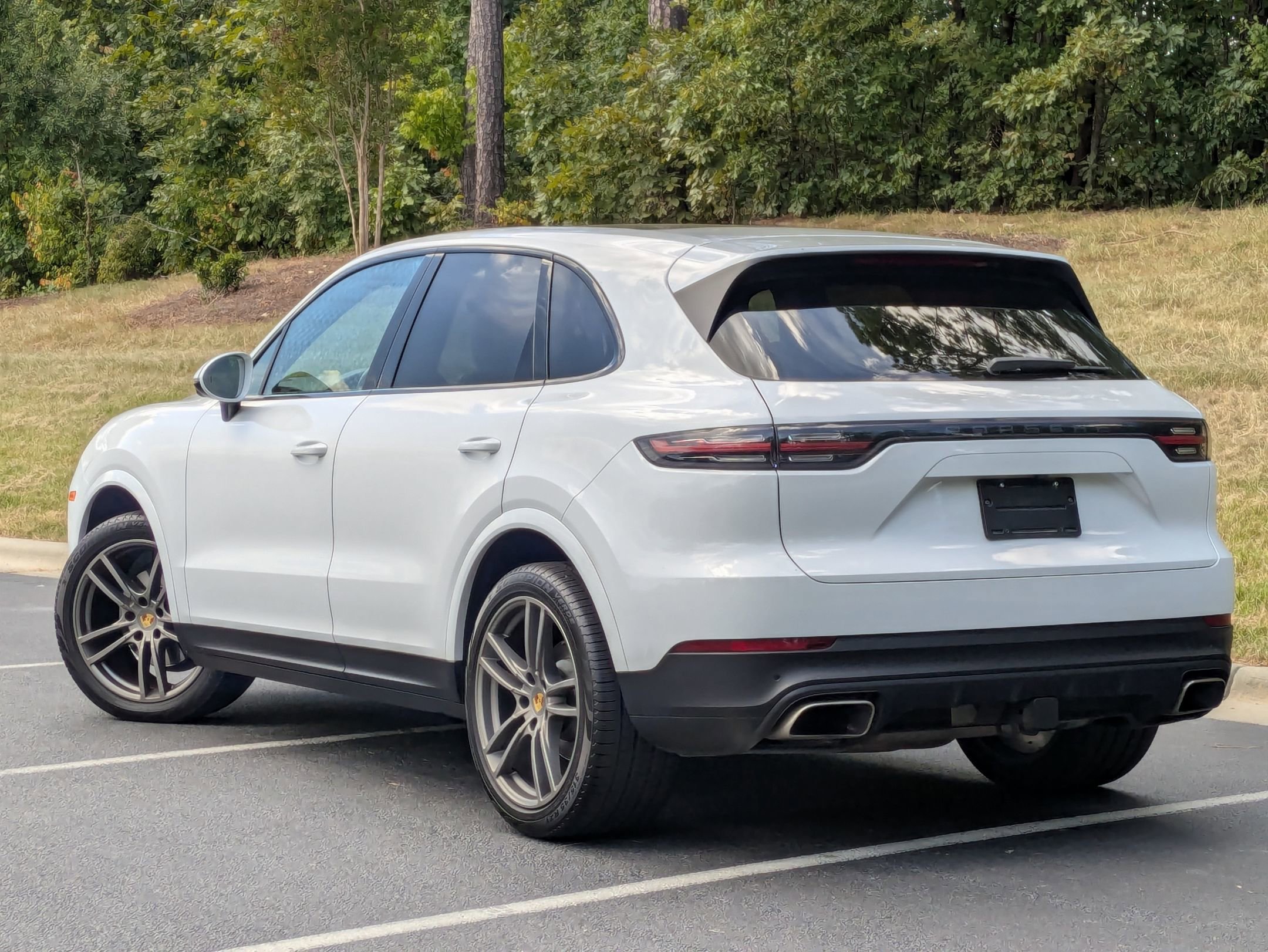 2020 Porsche Cayenne photo 2