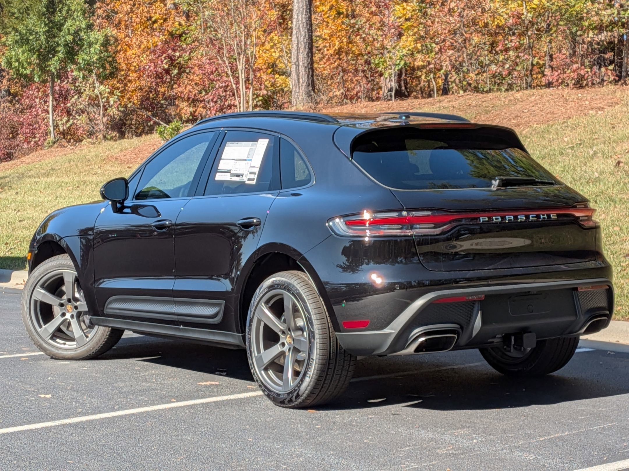 2026 Porsche Macan T photo 2