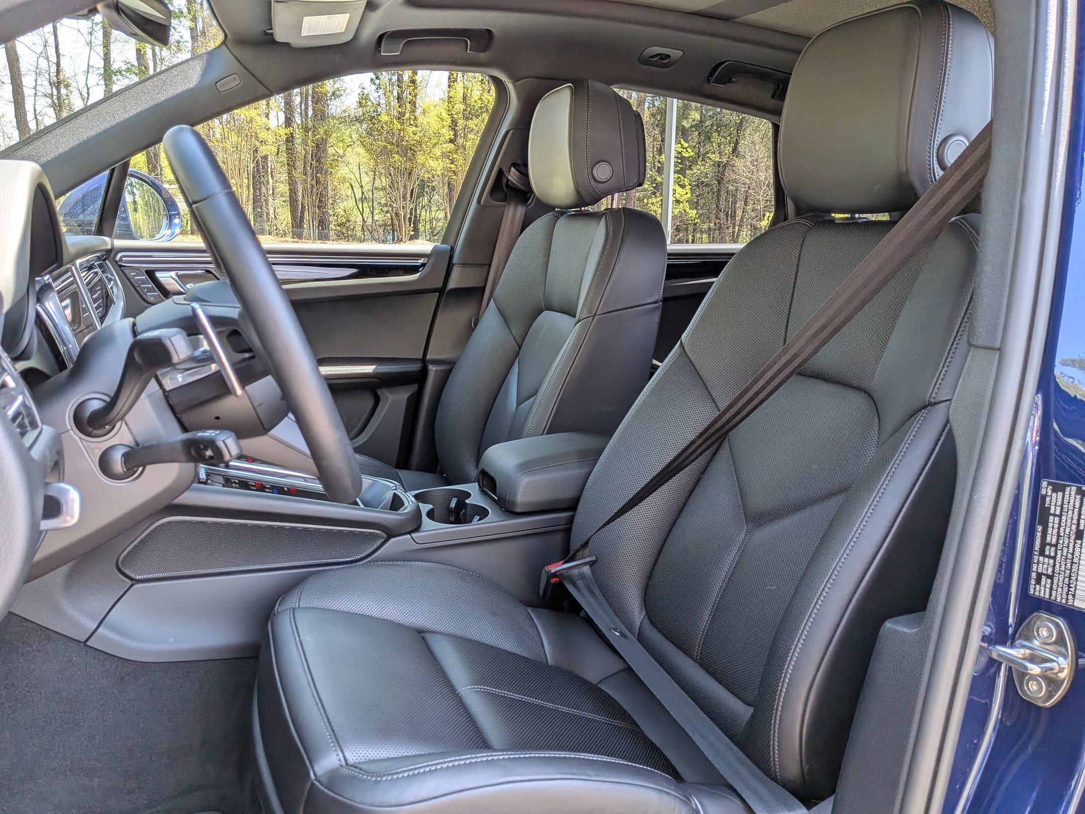 2025 Porsche Macan photo 4