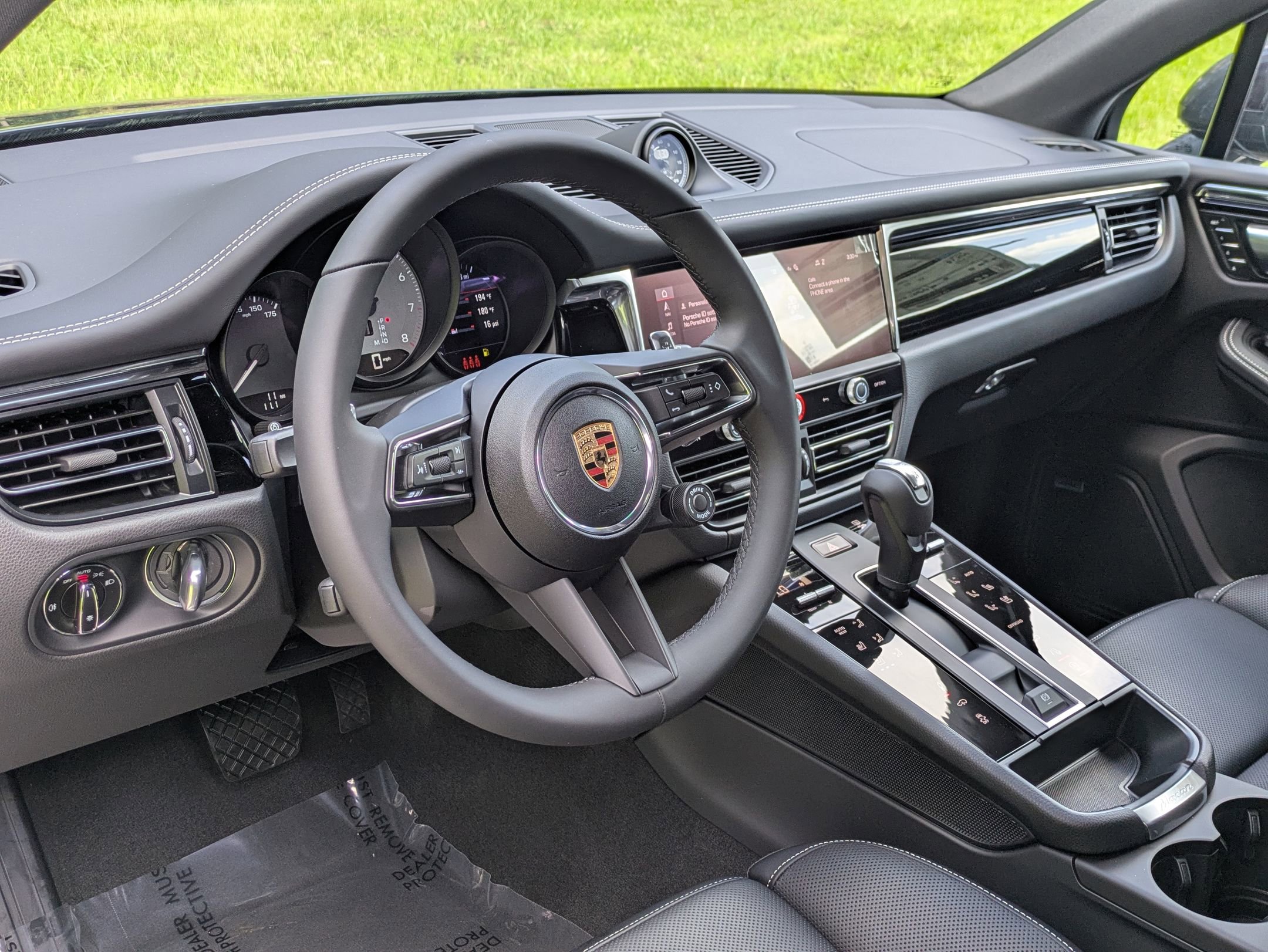 2025 Porsche Macan S photo 4