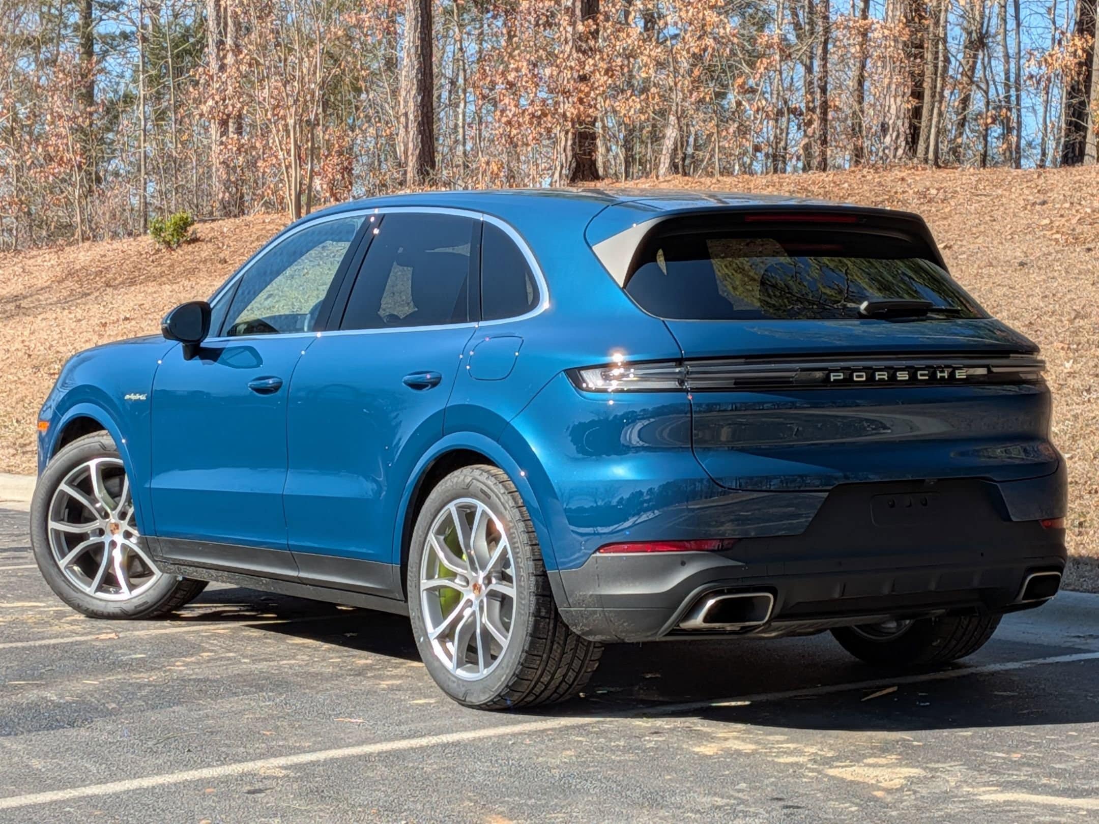 2025 Porsche Cayenne E-Hybrid photo 2