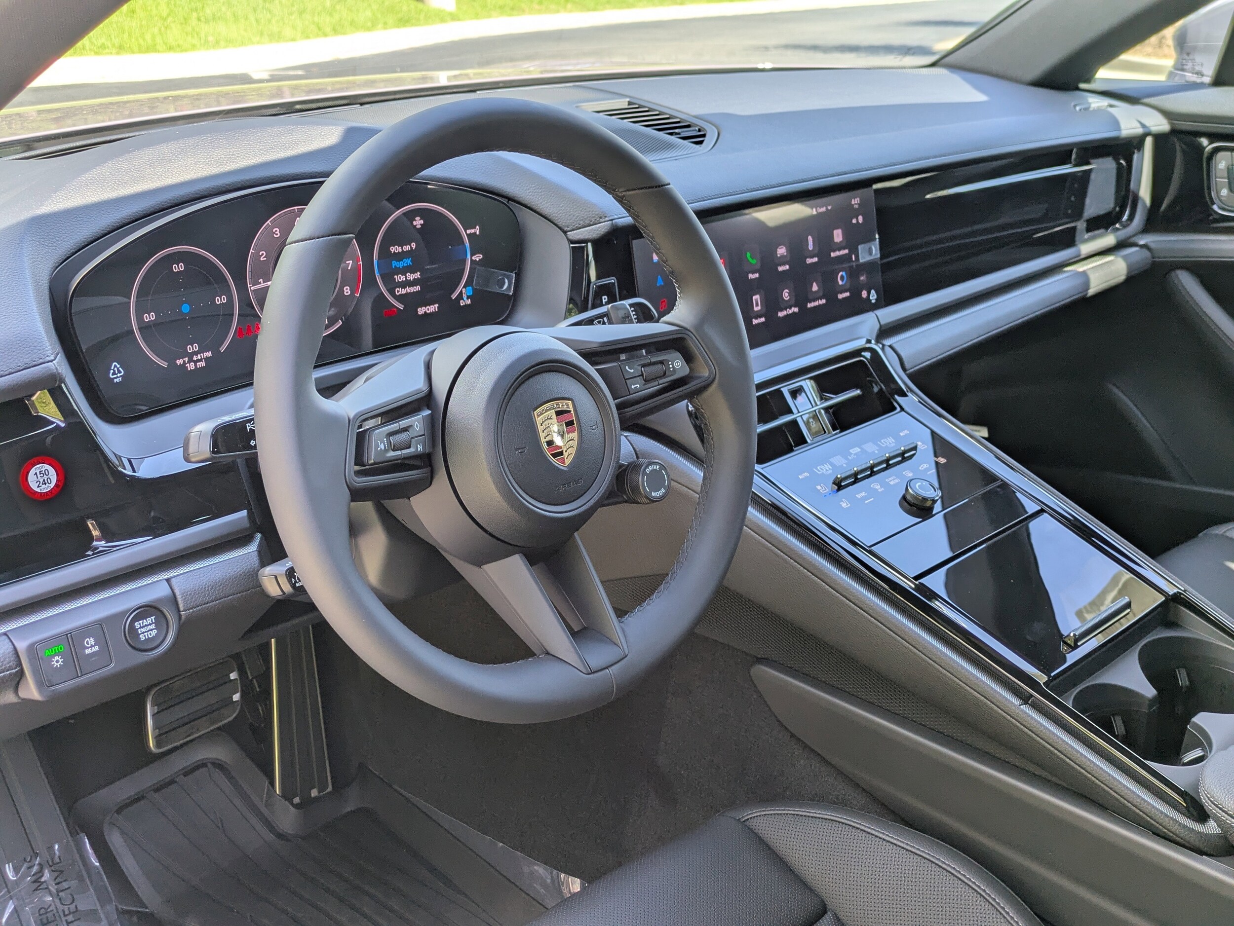 2025 Porsche Panamera 4 photo 4
