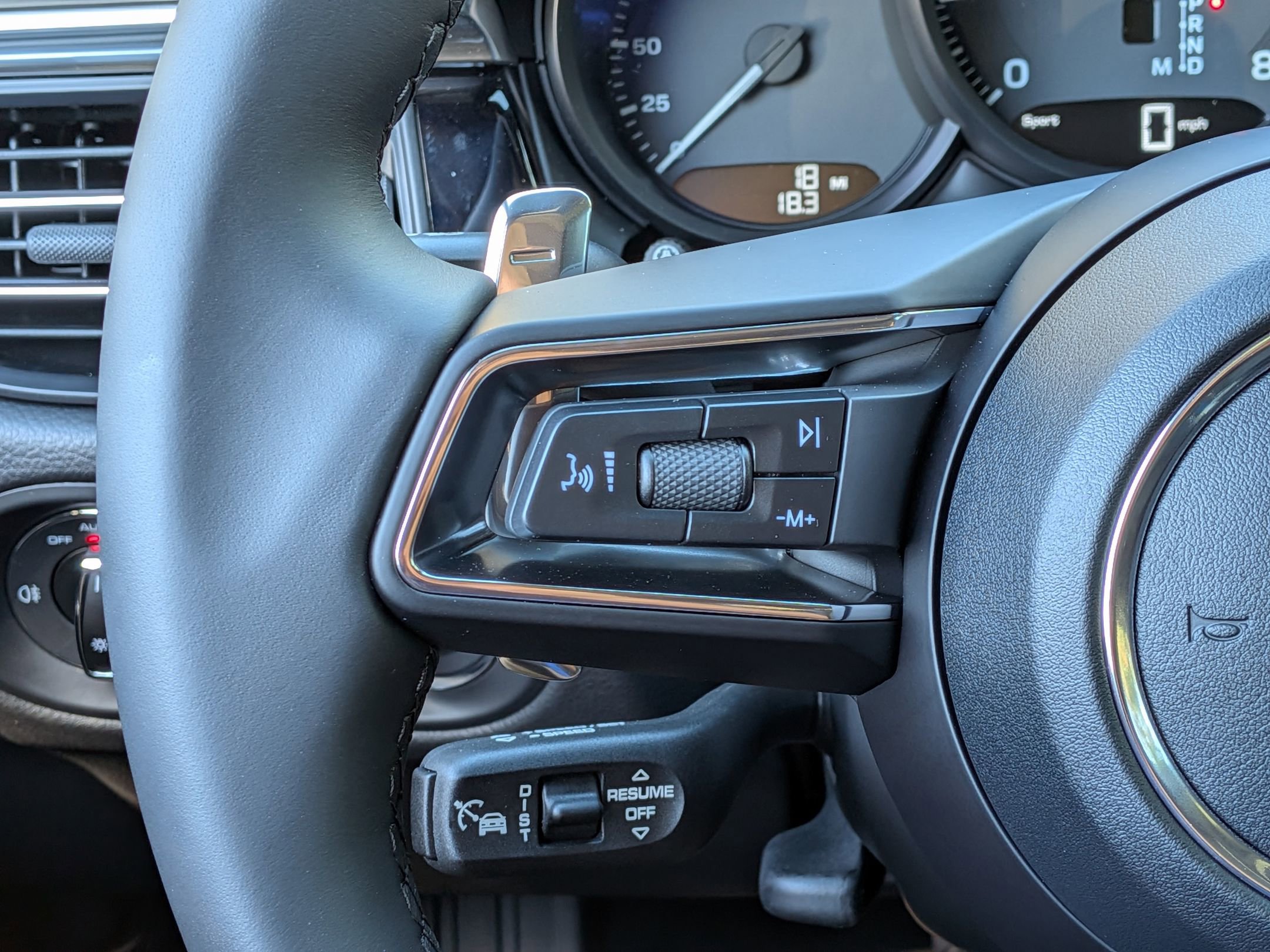 2026 Porsche Macan T - Photo 9