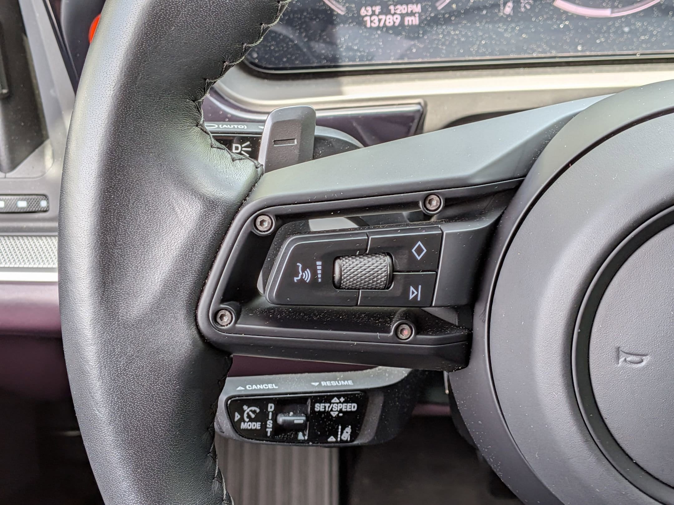 2025 Porsche Cayenne Coupe photo 3