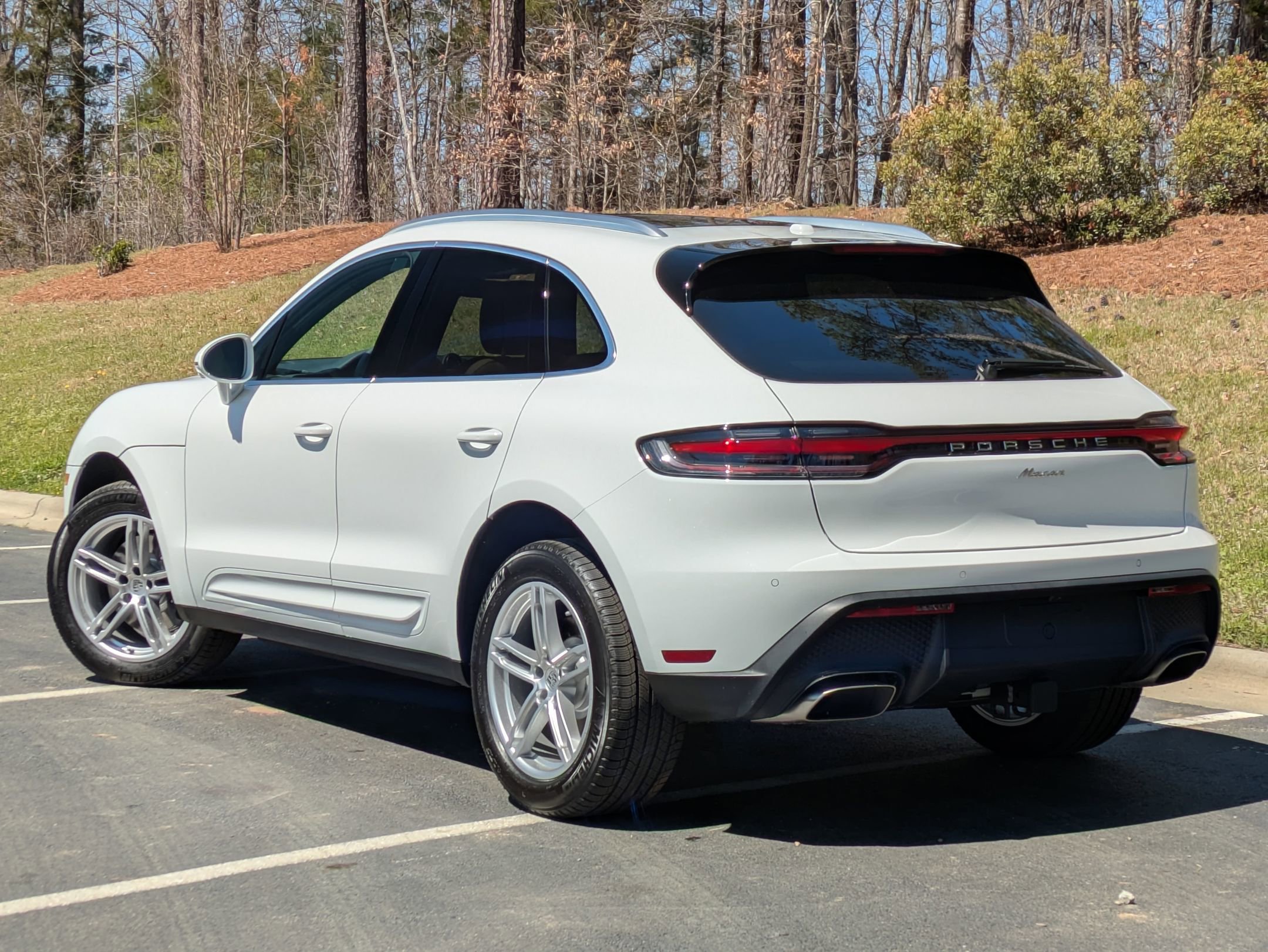 2025 Porsche Macan T photo 3