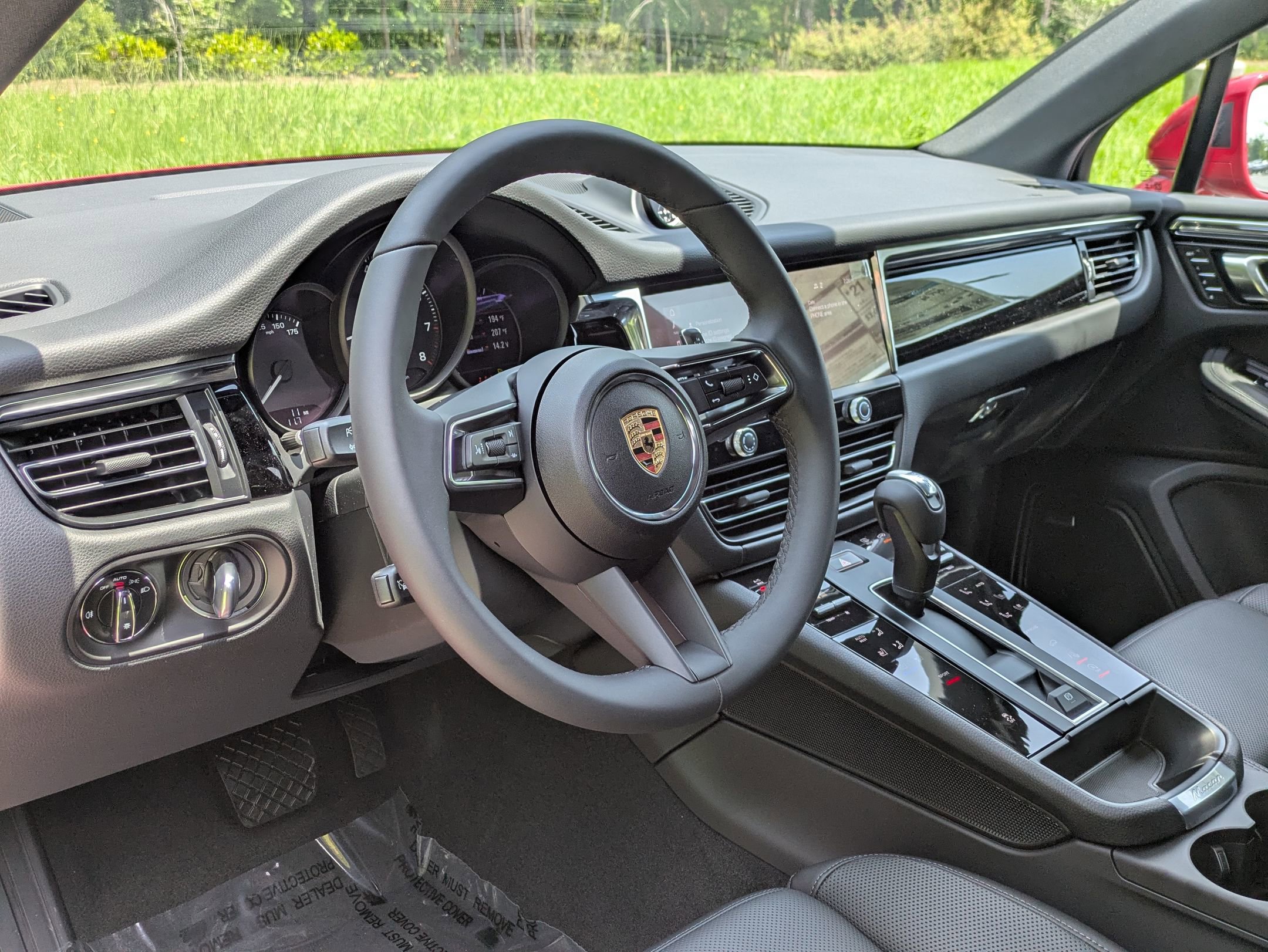 2025 Porsche Macan T photo 4