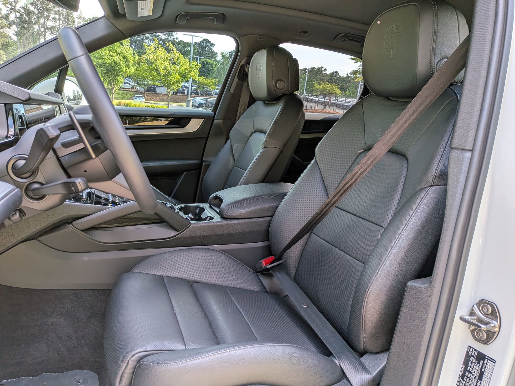 2025 Porsche Cayenne photo 4