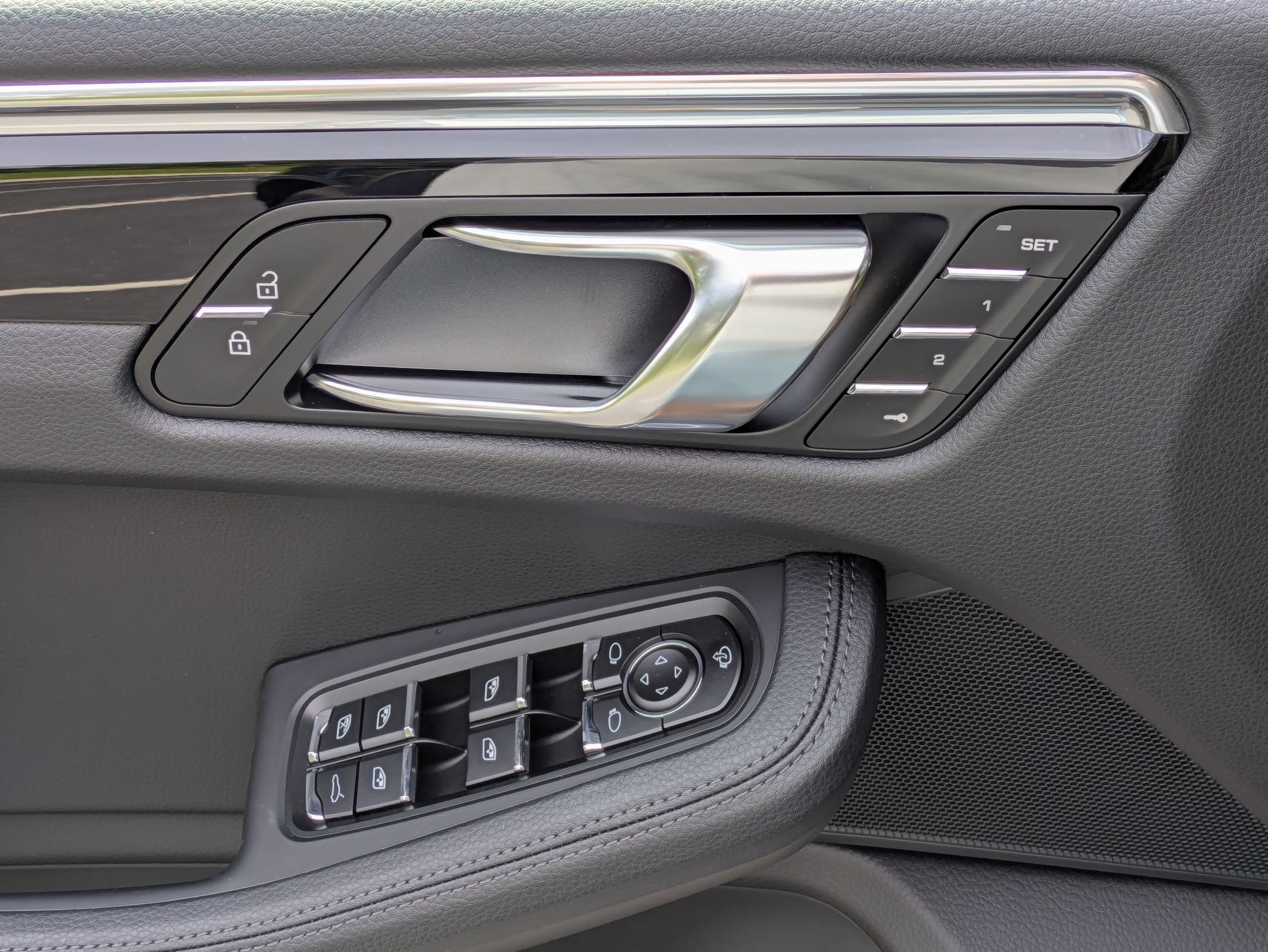 2026 Porsche Macan T - Photo 23