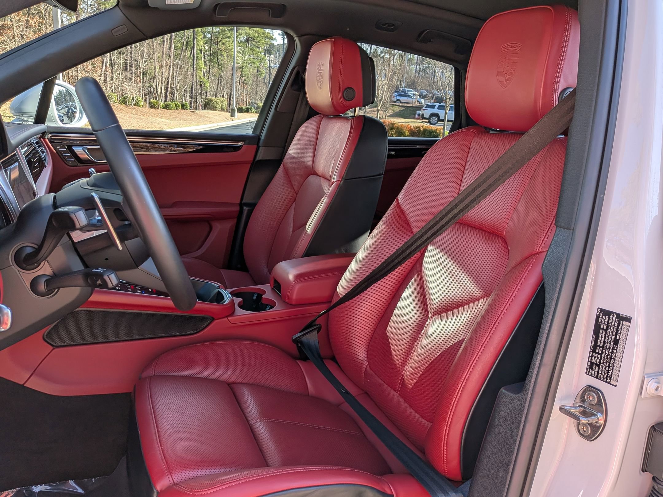 2025 Porsche Macan photo 4