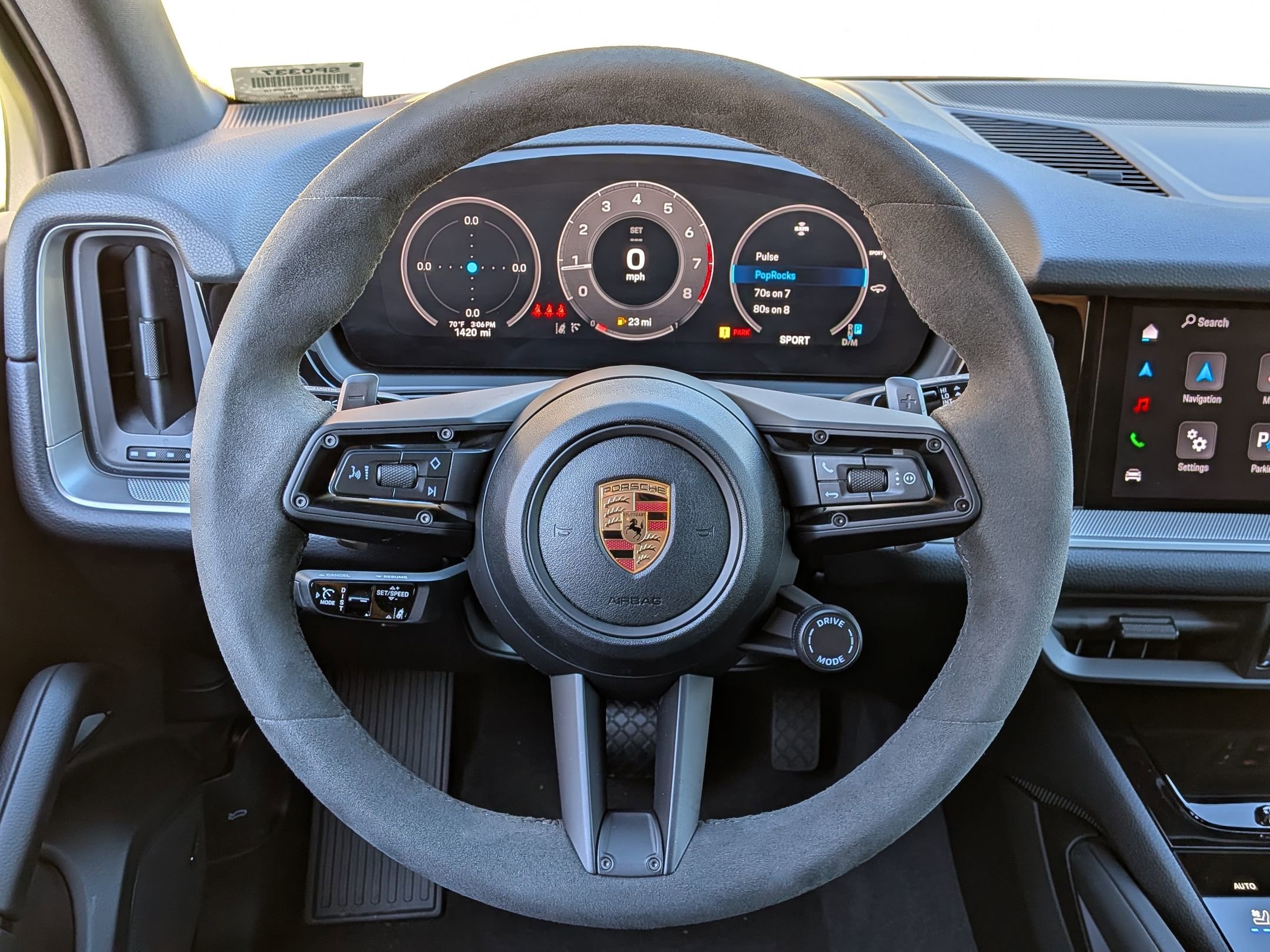 2025 Porsche Cayenne photo 6