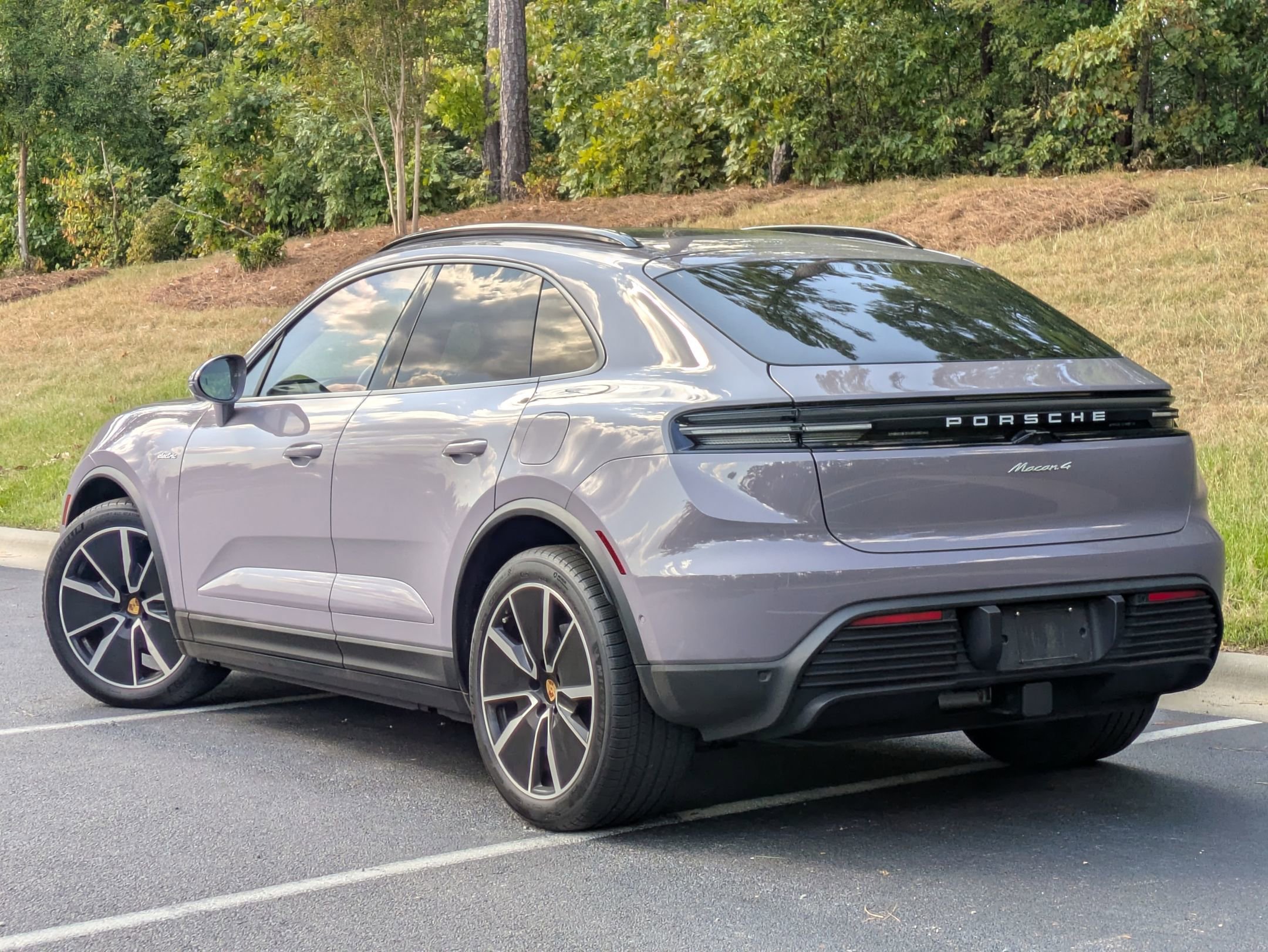 2024 Porsche Macan Electric 4 photo 2
