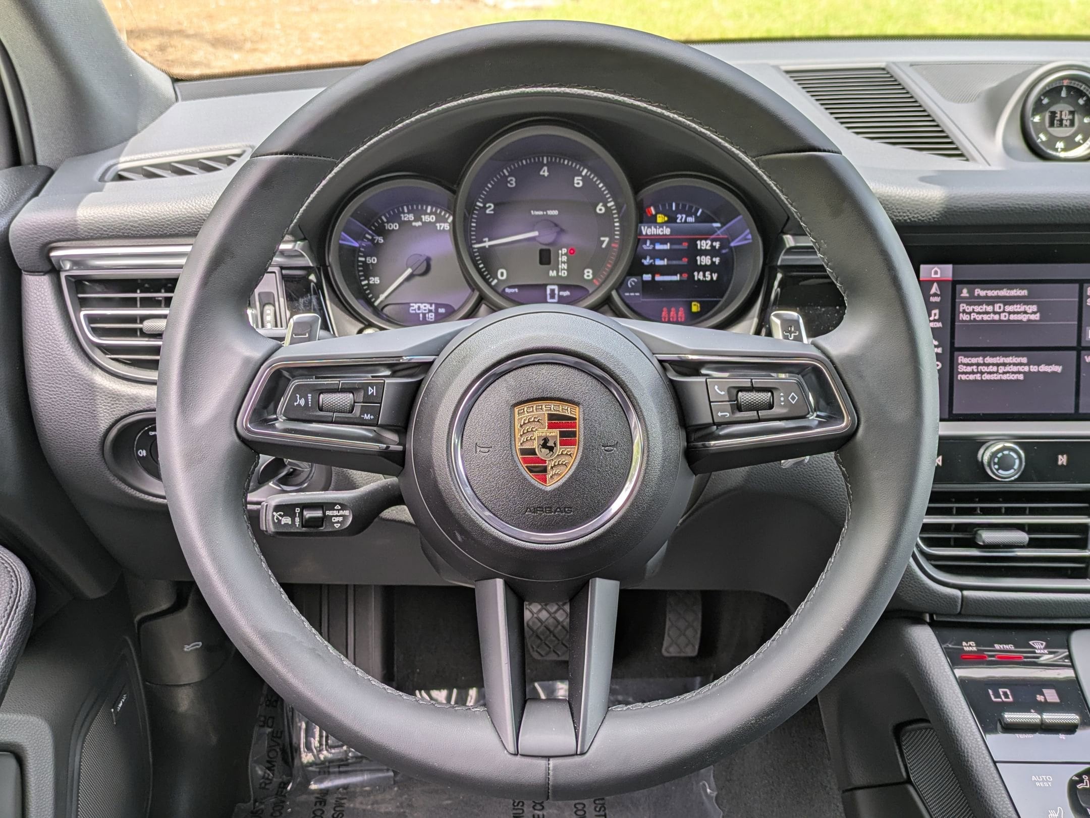 2024 Porsche Macan photo 3