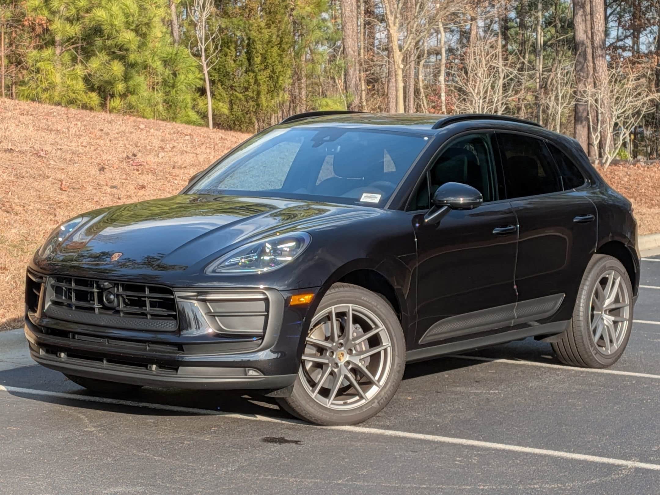2025 Porsche Macan's photo