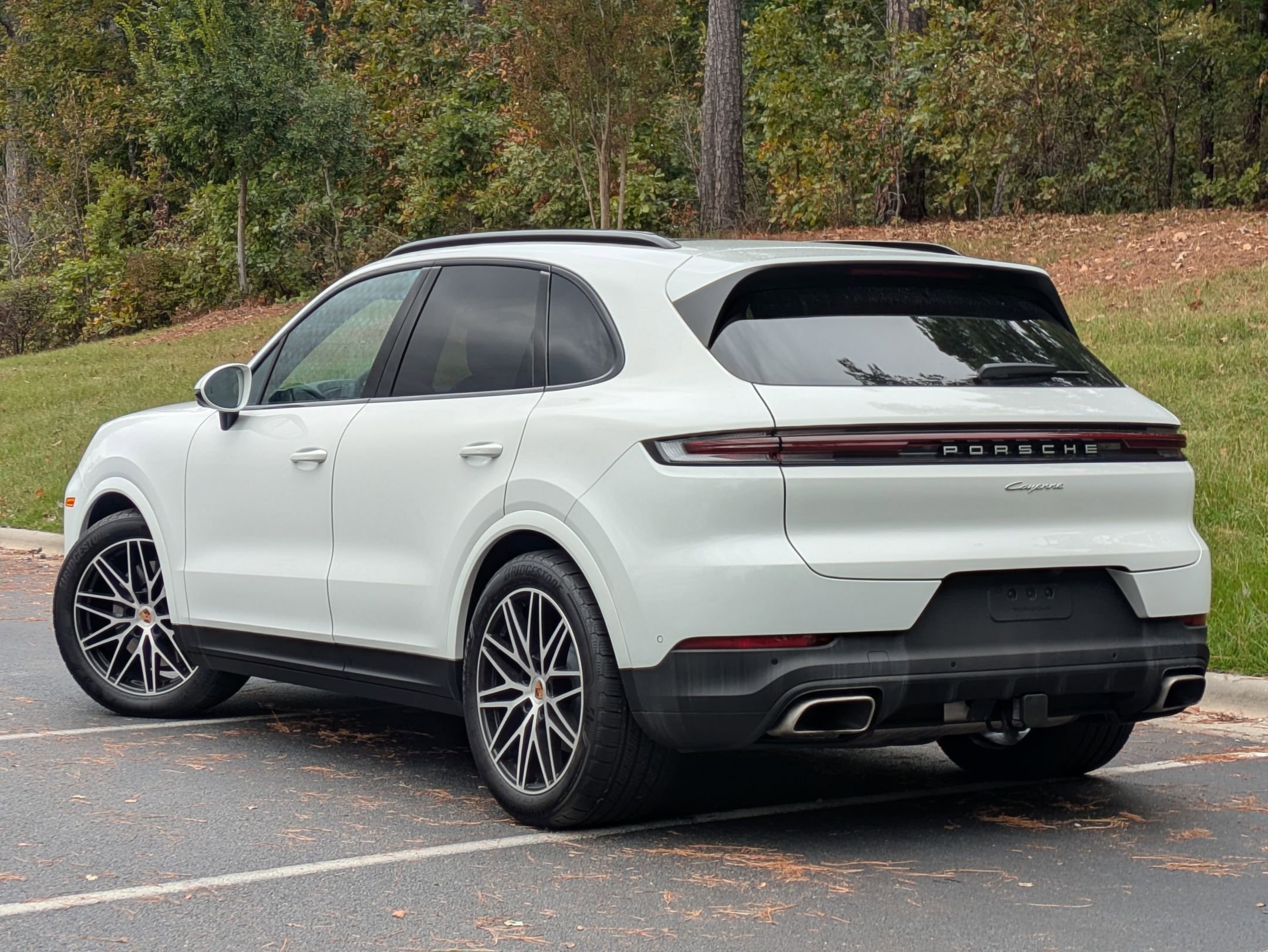 2025 Porsche Cayenne photo 2